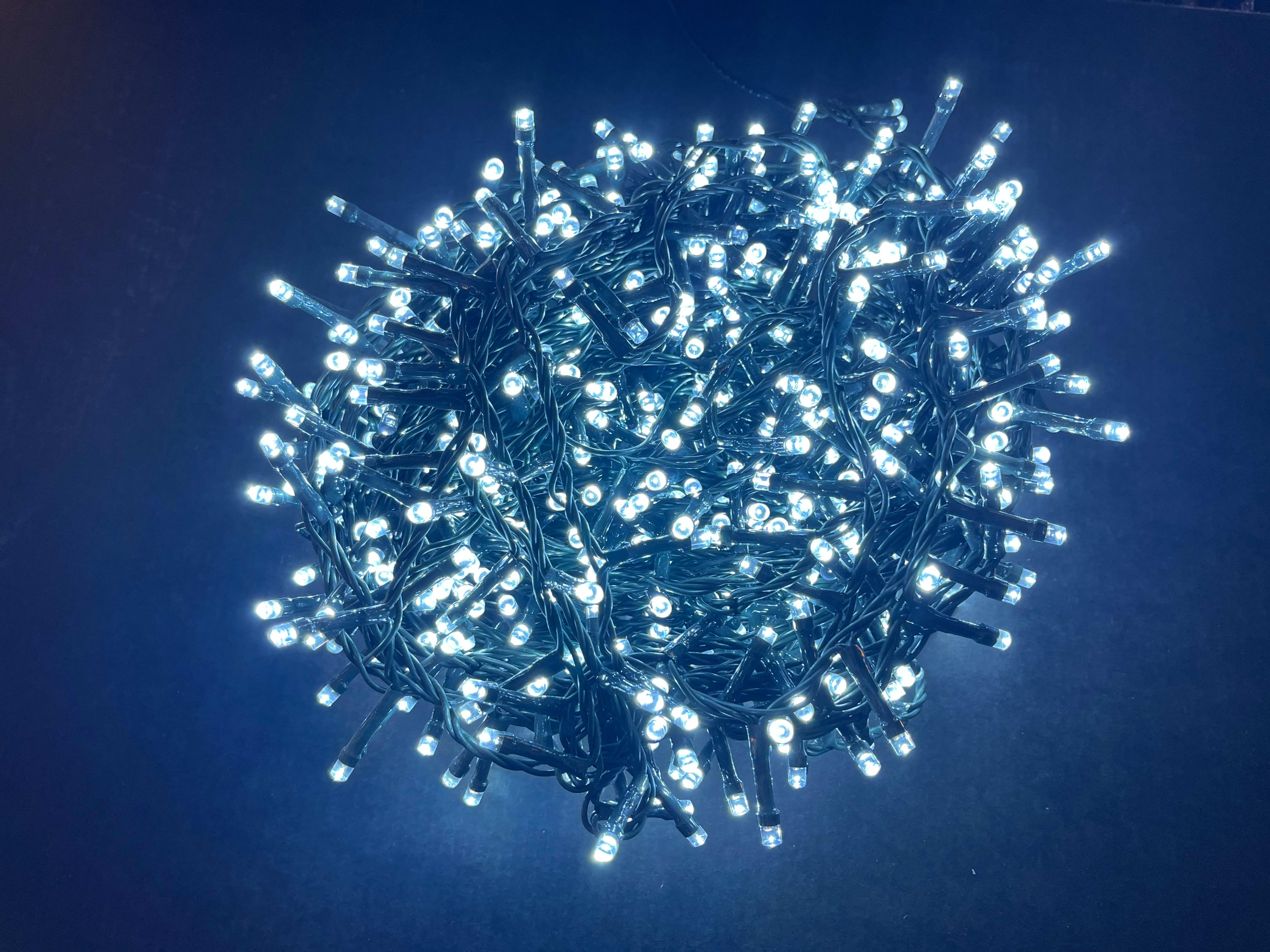 GIOCOPLAST NATALE - 400 LED BIANCHI CAVO SCURO, USO EST/INT, CON GIOCHI LUCE, LUCI MT 8, CAVO ALIM MT 3, CON TRASF. IP44