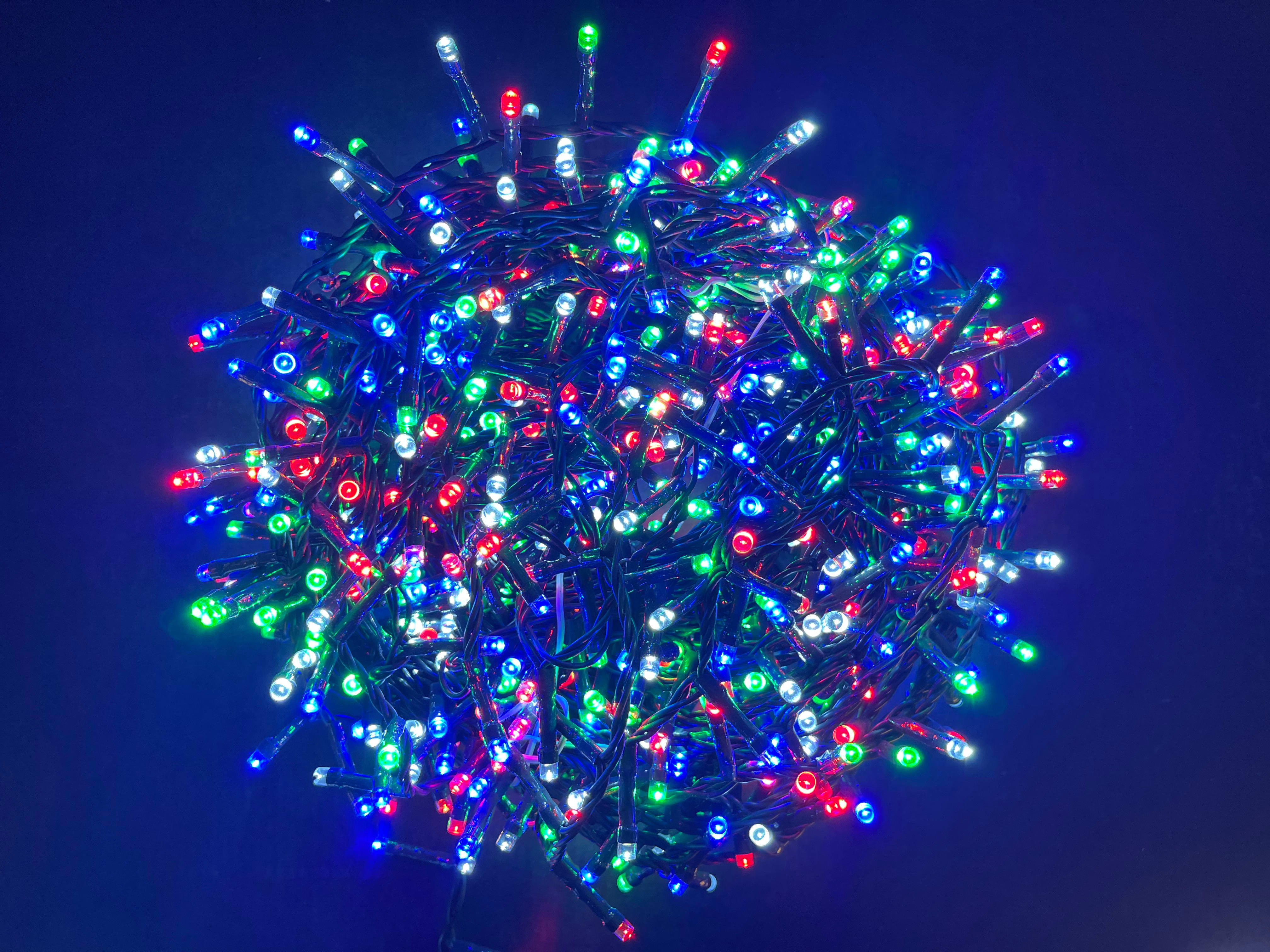 GIOCOPLAST NATALE - 400 LED MULTI CAVO SCURO, USO EST/INT, CON GIOCHI LUCE, LUCI MT 8, CAVO ALIM MT 3, CON TRASF. IP44