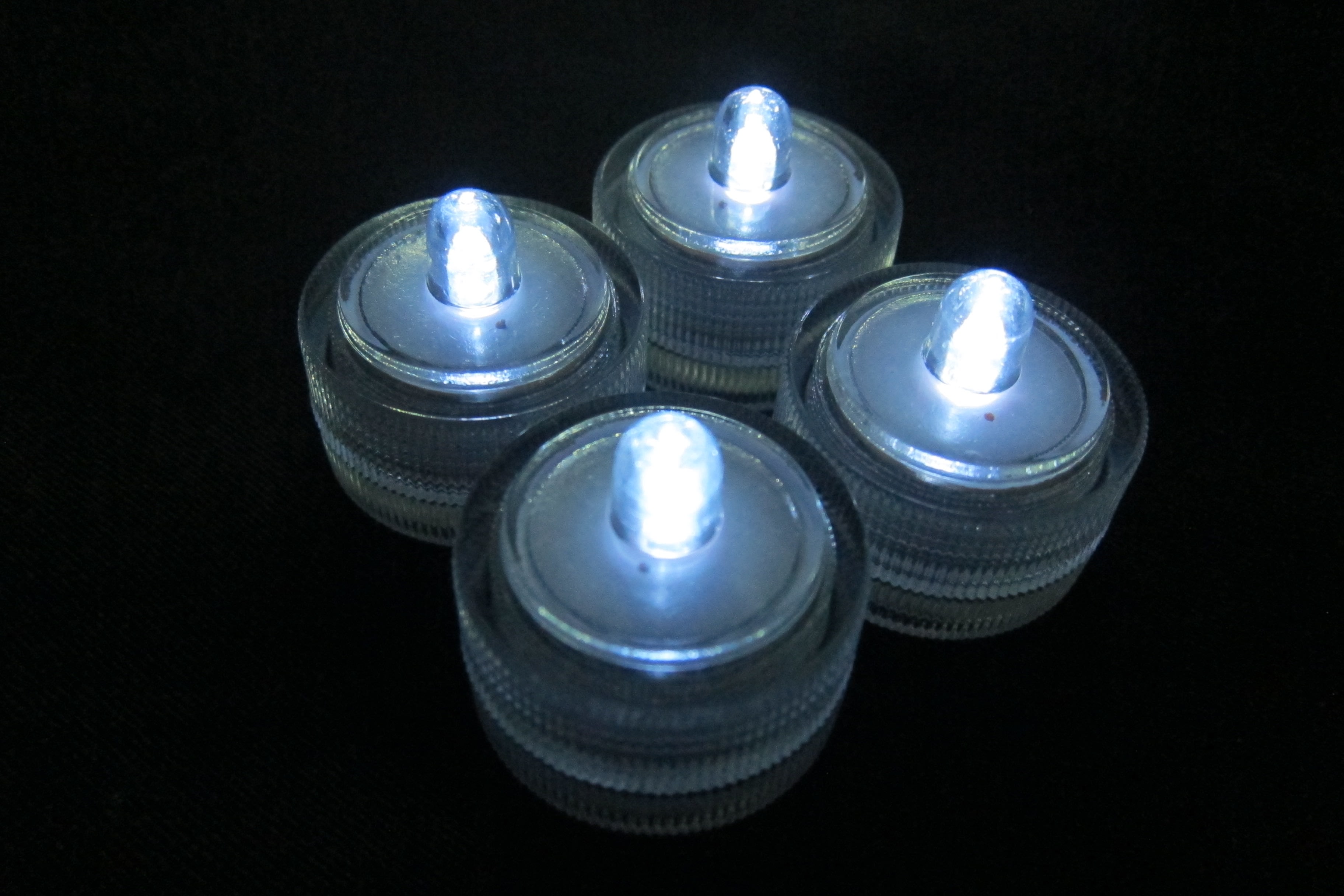 GIOCOPLAST NATALE - SET 4 TEALIGHT BIANCHE GALLEGGIANTI, A BATTERIA