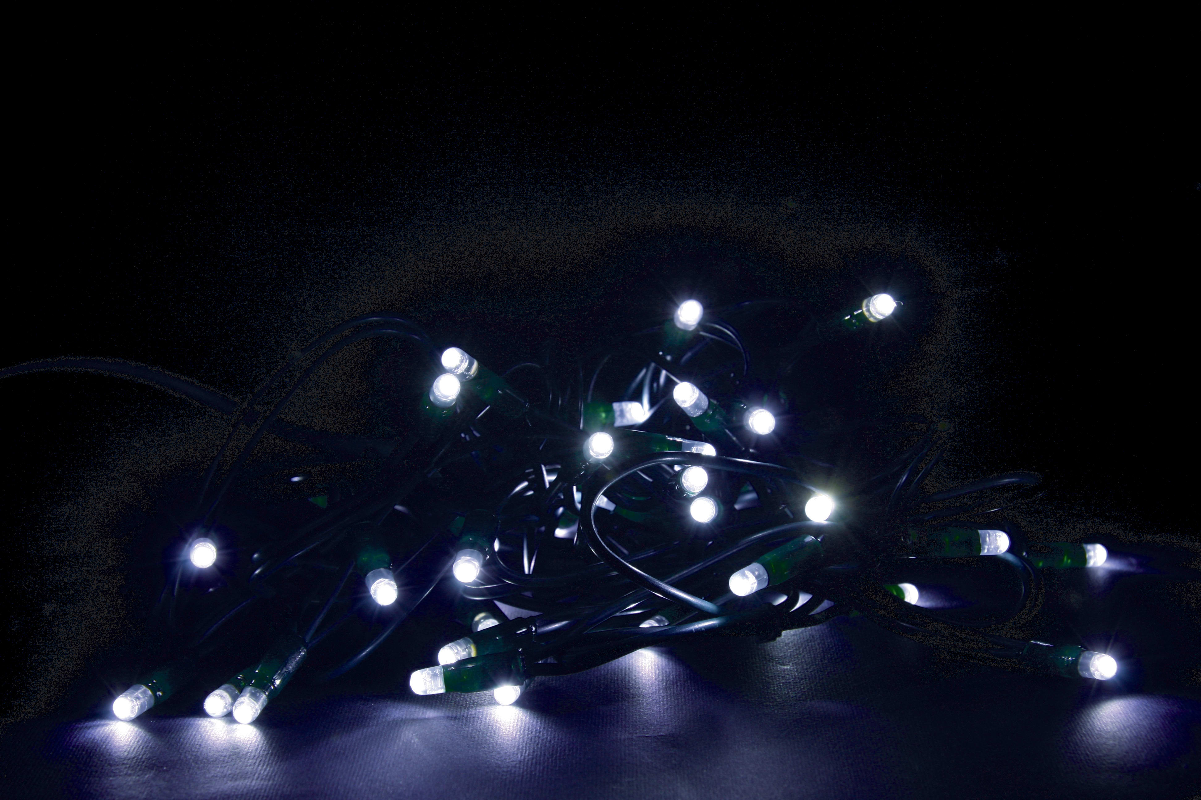 GIOCOPLAST NATALE - 40 LUCCIOLONE LED BIANCHE, LUCE FISSA, 4 MT. CAVO SCURO, PROLUNG. MAX 30 SET, USO EST/INT, CON CAVO ALIM 1,5 MT.