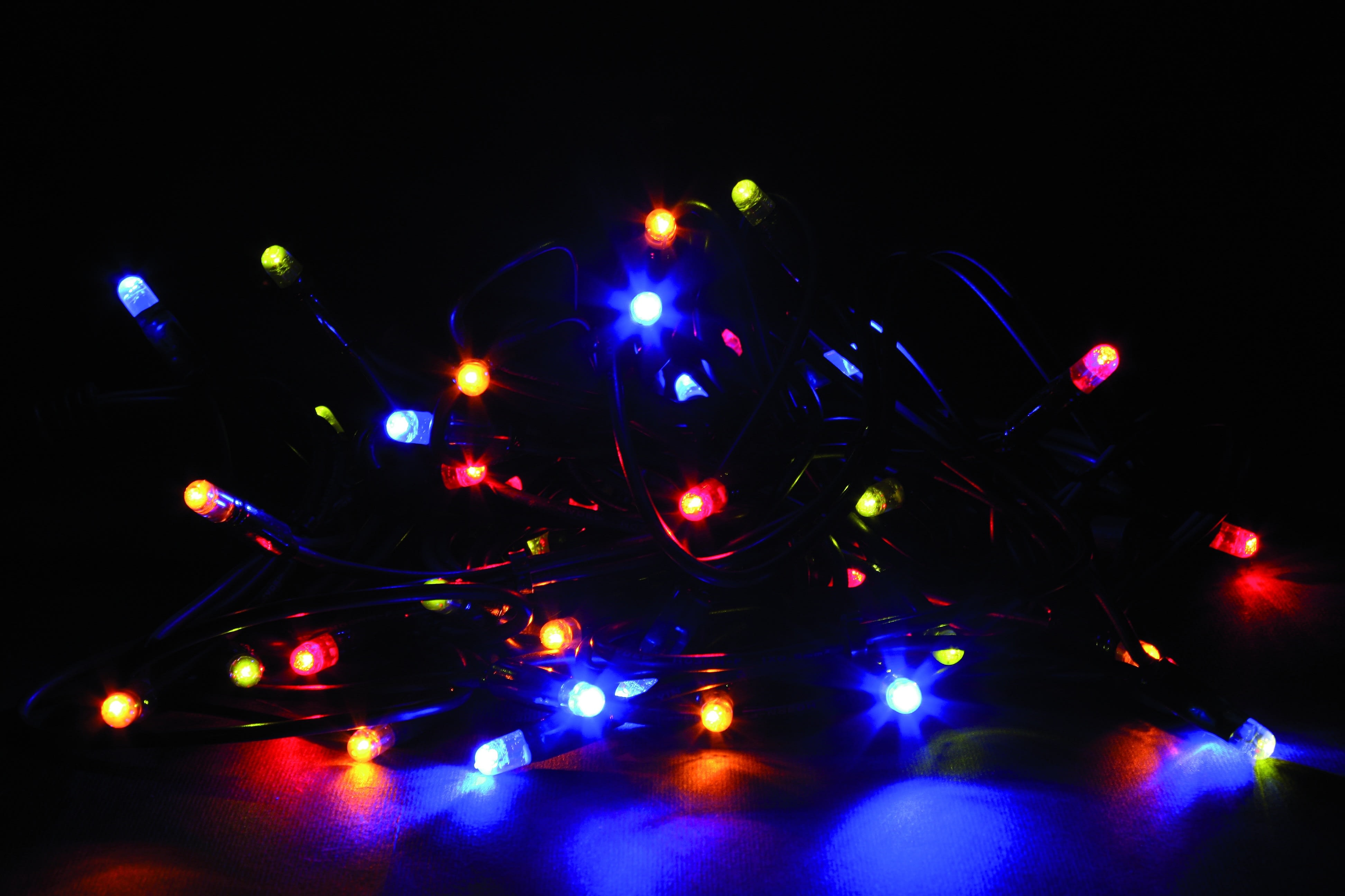 GIOCOPLAST NATALE - 40 LUCCIOLONE LED MULTI, LUCE FISSA, 4 MT. CAVO SCURO, PROLUNG. MAX 30 SET, USO EST/INT, CON CAVO ALIM 1,5 MT. 14309780