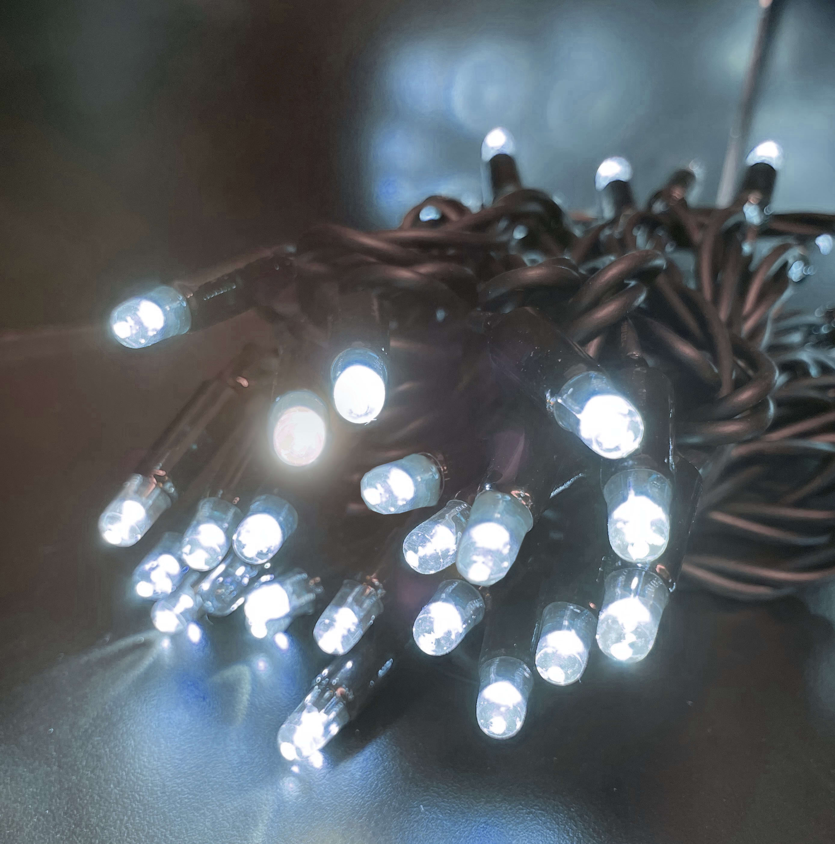 GIOCOPLAST NATALE - 100 LUCCIOLONE LED FULL FLASH BIANCHI, 10 MT. CAVO SCURO, PROLUNG., USO EST/INT, CON CAVO ALIM 1,5 MT.