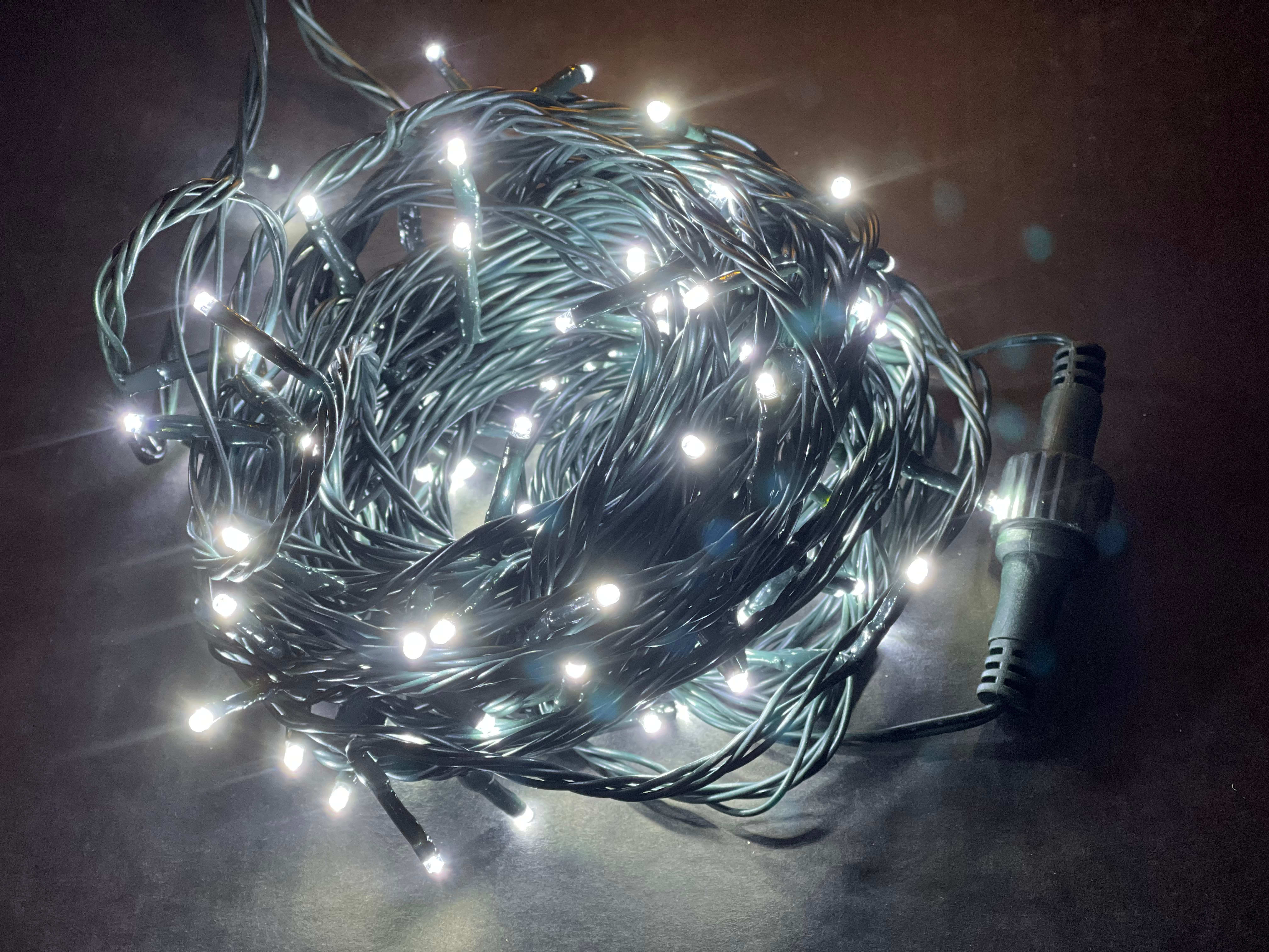 GIOCOPLAST NATALE - 120 LED BIANCHI, 12 M, CAVO SCURO, LUCE FISSA, PROL. MAX 5 SET, CON TRASF. IP44