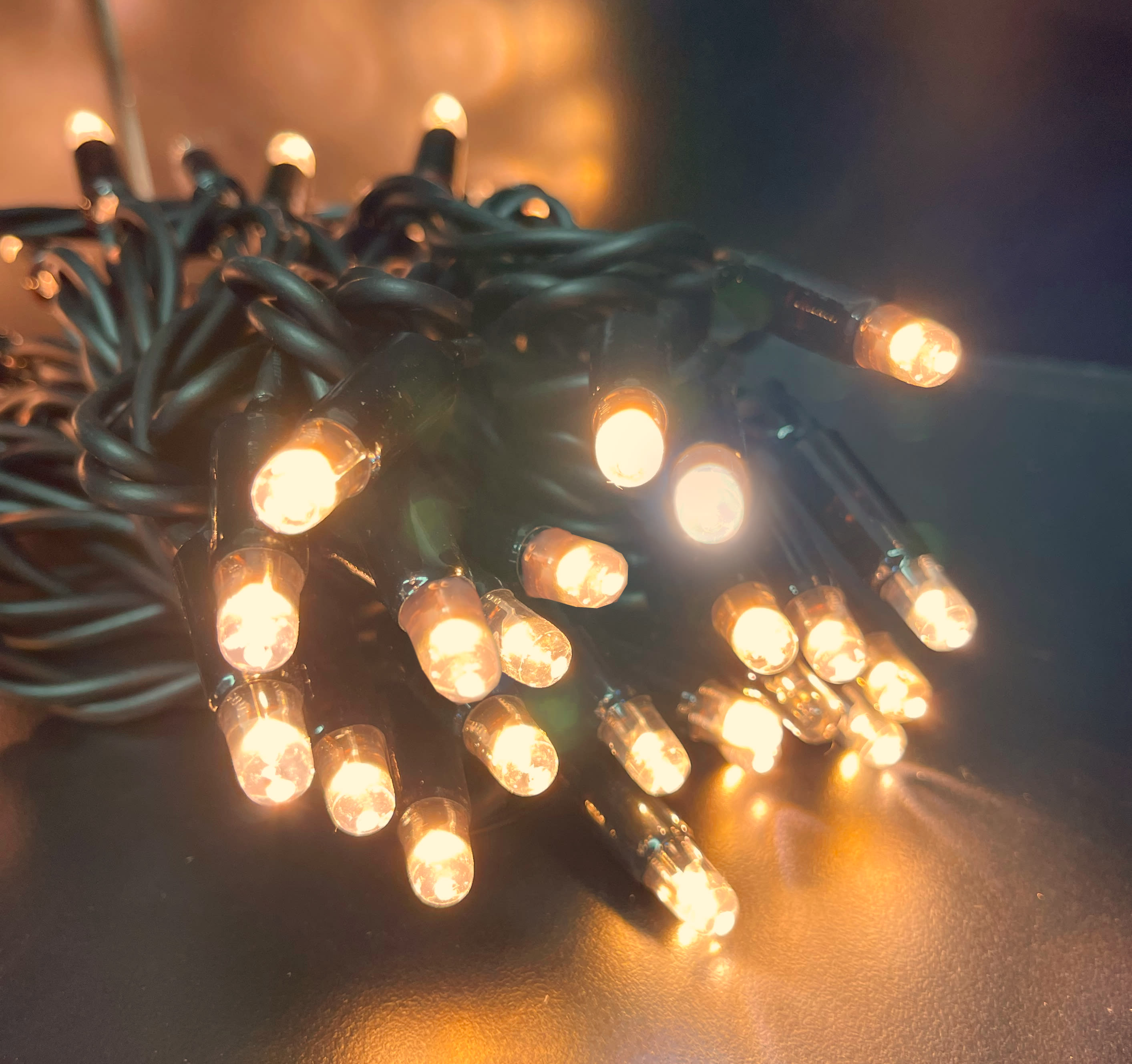 GIOCOPLAST NATALE - 100 LUCCIOLONE LED SUPER CALDO (2200K), LUCE FISSA, 10 MT. CAVO SCURO, PROLUNG. MAX 20 SET, USO EST/INT, CON CAVO ALIM 1,5 MT.