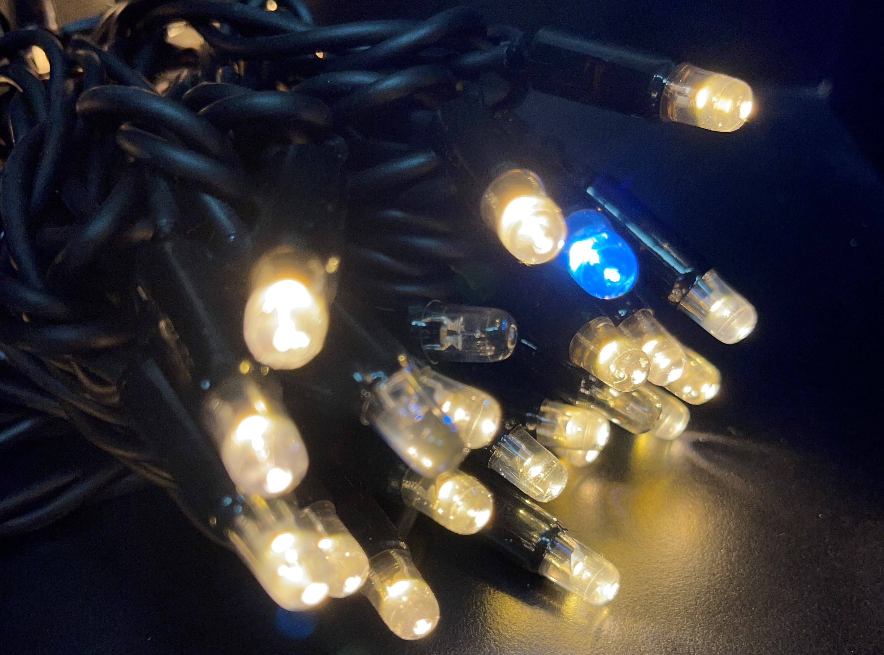 GIOCOPLAST NATALE - 100 LUCCIOLONE LED SUPER CALDO (2200K), CON FLASH, 10 MT. CAVO SCURO, PROLUNG. MAX 20 SET, USO EST/INT, CON CAVO ALIM 1,5 MT.
