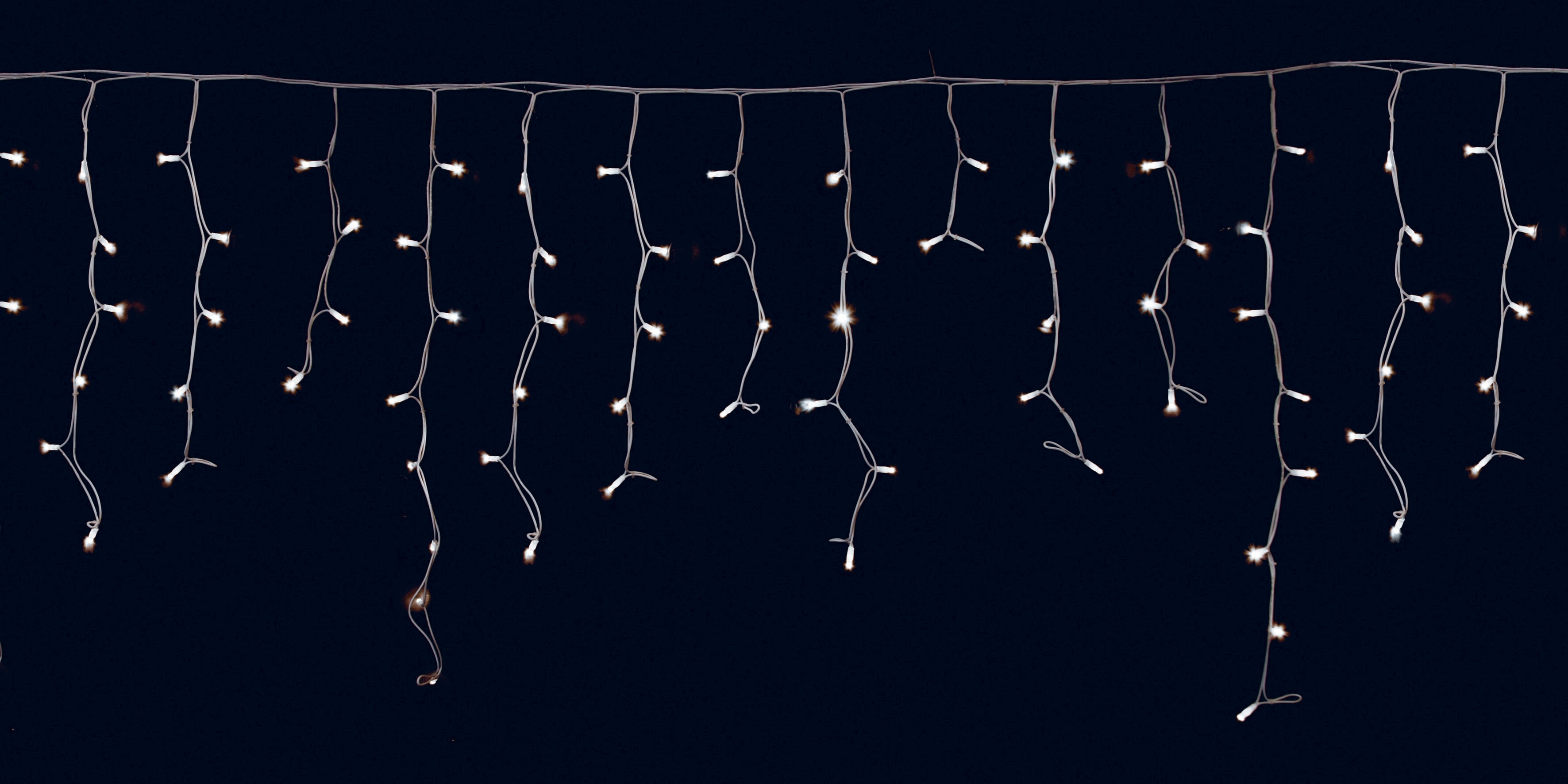 GIOCOPLAST NATALE - TENDA LUCCIOLONA SFALSATA ULTRALUMINOSA 180 LED BIANCHI, CON 36 MINISTROBO, L. 3- H.MAX 1 MT., CAVO BIANCO, PROLUNG. MAX 20 SET, USO EST/INT 14412719