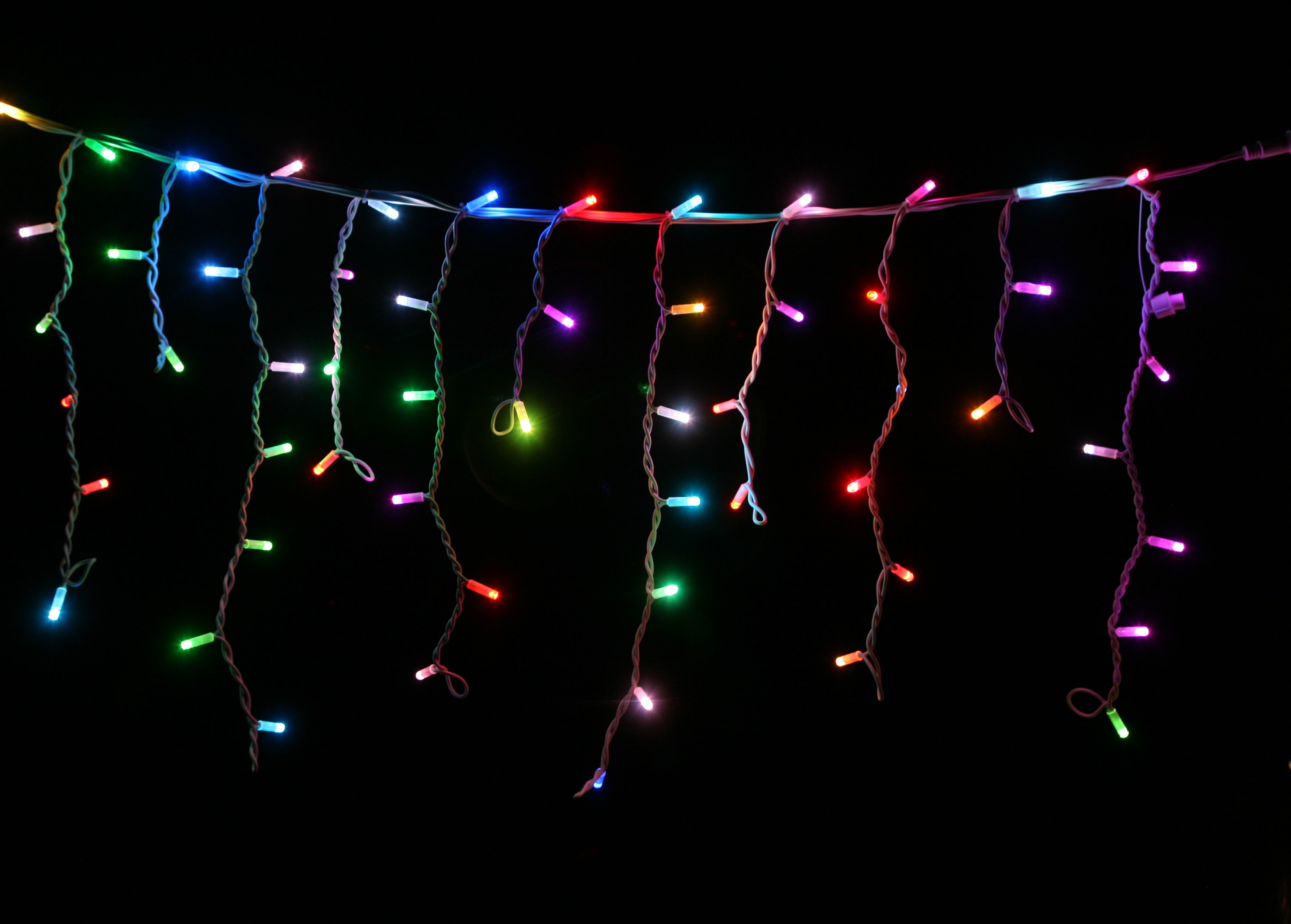 GIOCOPLAST NATALE - TENDA LUCCIOLONA SFALSATA 160 LED RGB CON PROGRAMMI AUTOMATICI, L. 4,8- H.MAX 1 MT., CAVO BIANCO, PROLUNG. MAX 20 SET, USO EST/INT