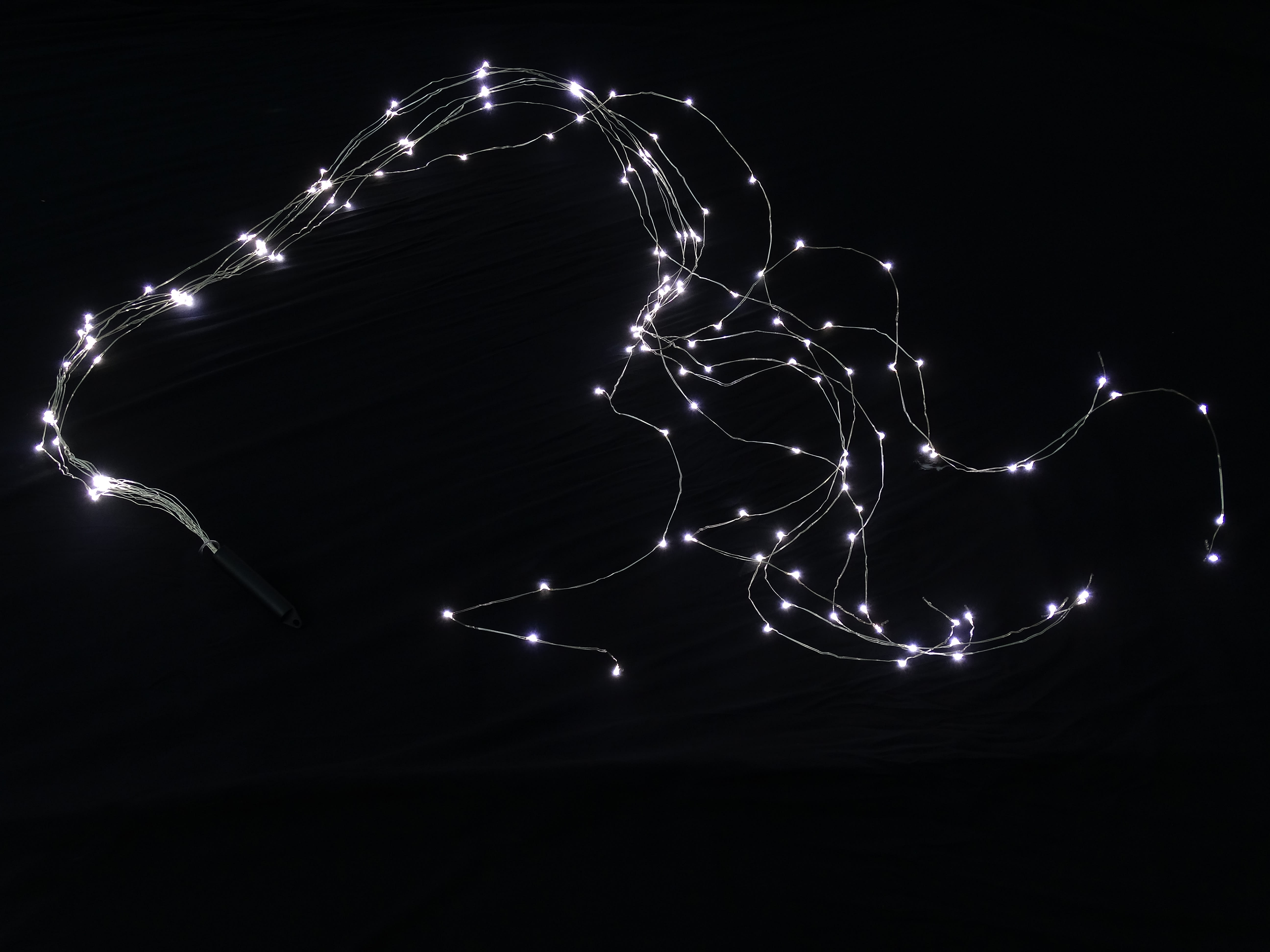 GIOCOPLAST NATALE - CASCATA DI LED BIANCHI SU FILO DI RAME, 200 LUCI, 2 MT, CON TRASF.