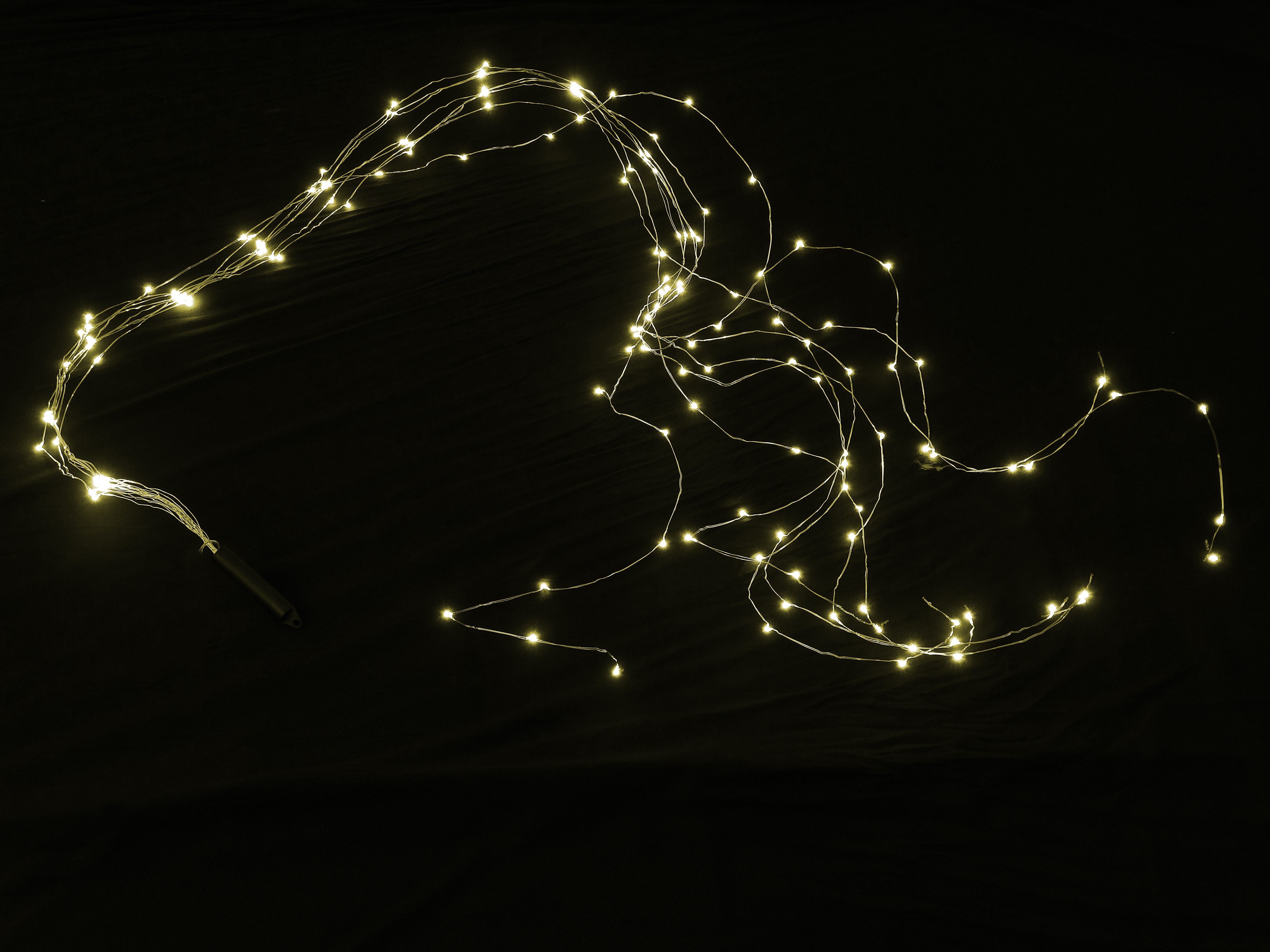 GIOCOPLAST NATALE - CASCATA DI LED BIANCO CALDO SU FILO DI RAME, 200 LUCI, 2 MT, CON TRASF.