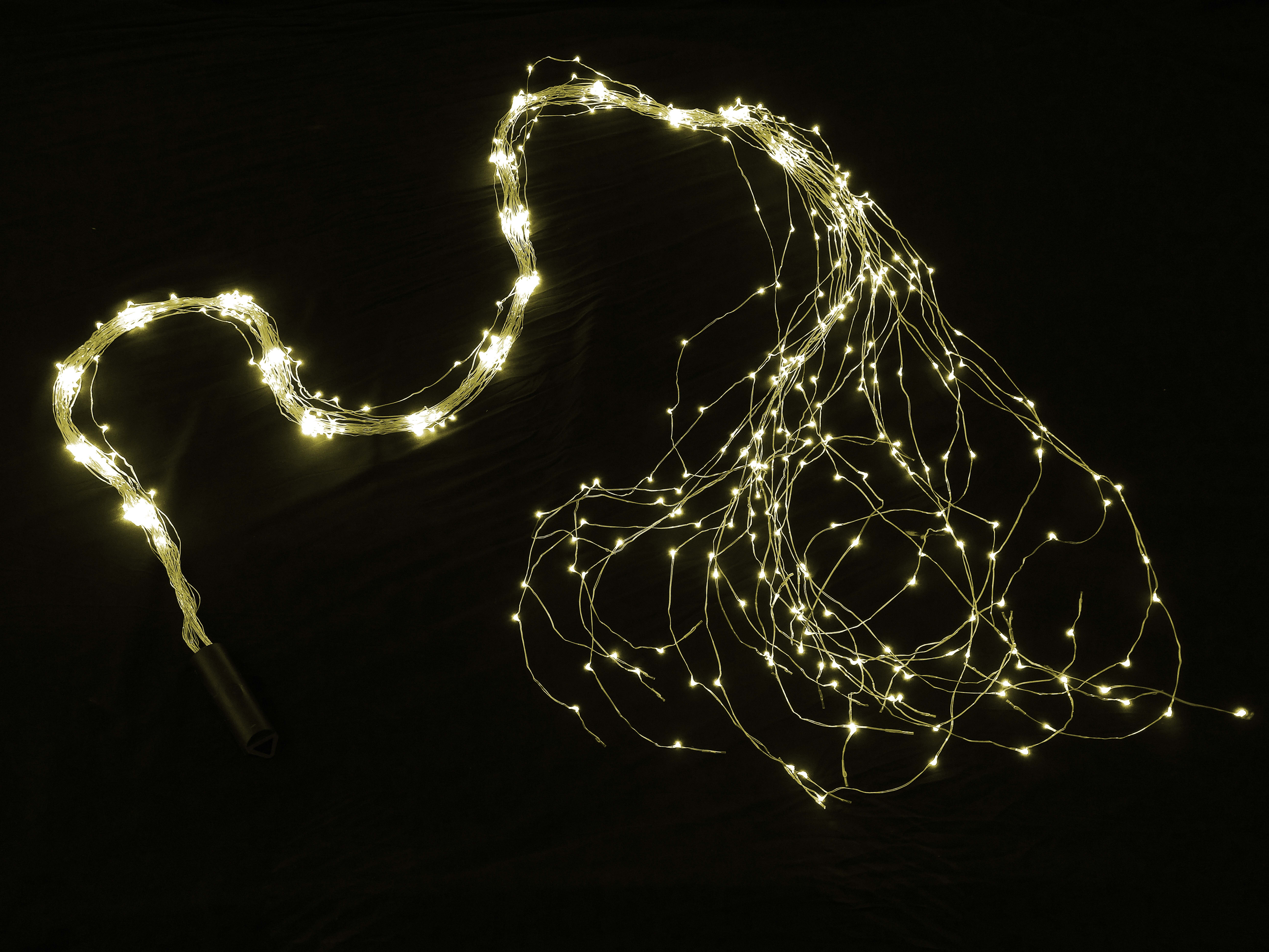 GIOCOPLAST NATALE - CASCATA DI LED BIANCO CALDO SU FILO DI RAME, 700 LUCI, 2,5 MT, CON TRASF.