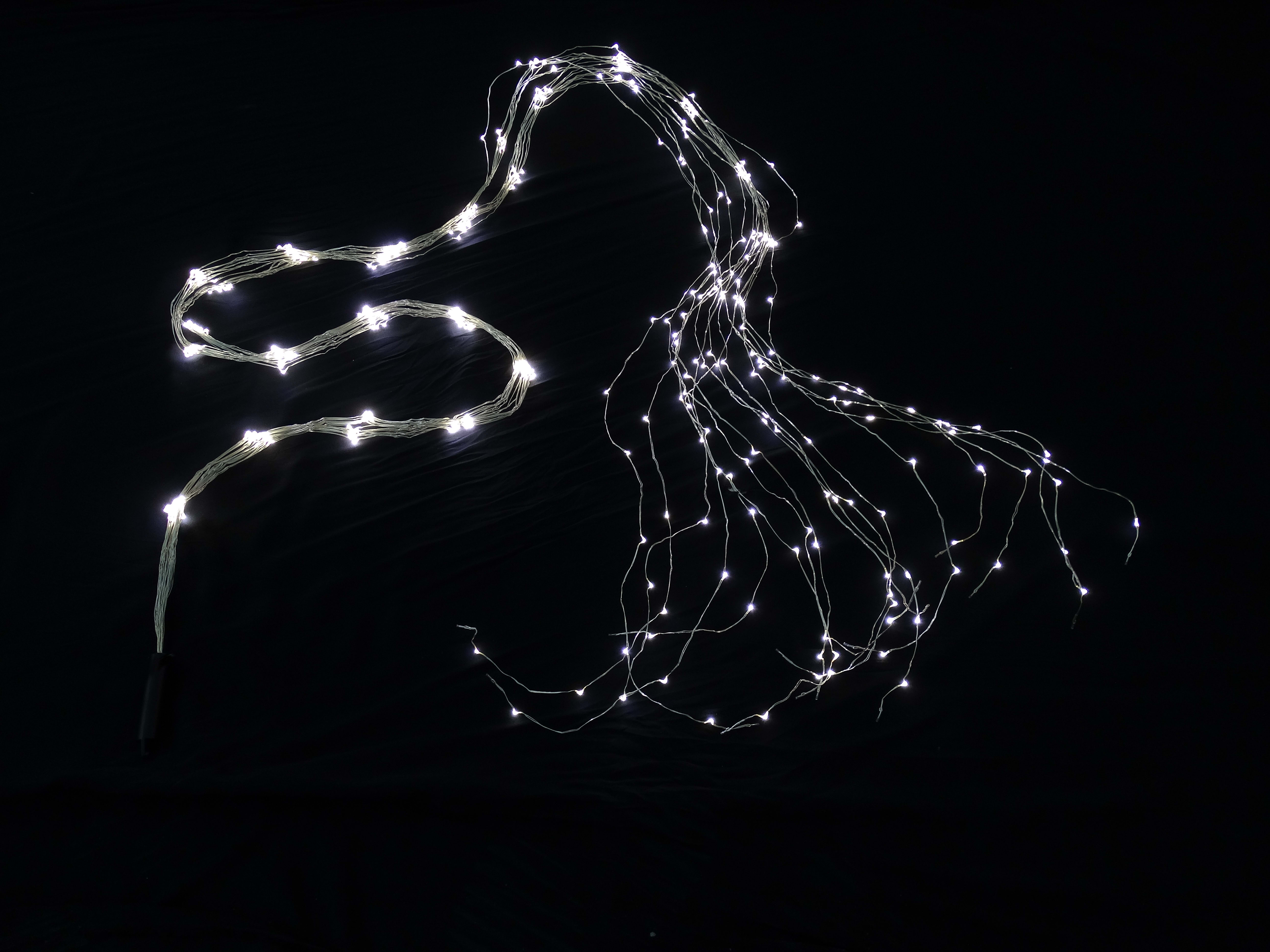 GIOCOPLAST NATALE - CASCATA DI LED BIANCHI SU FILO DI RAME, 450 LUCI, 2,5 MT CON TRASF.