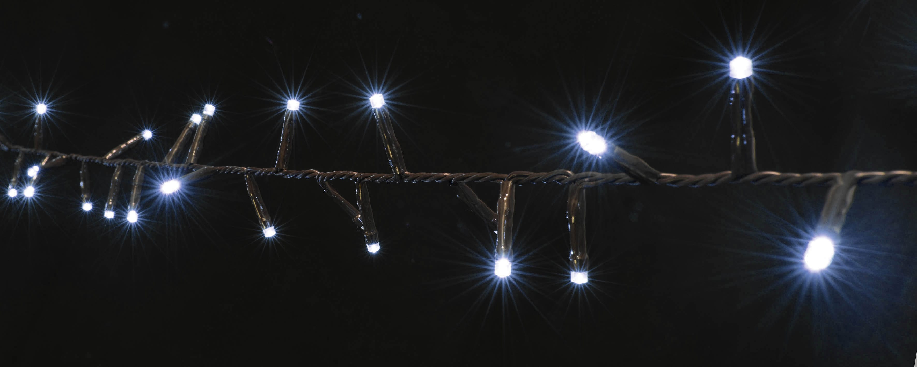 GIOCOPLAST NATALE - CLUSTER 1800 LED BIANCHI CON GIOCHI LUCE , LUCI MT 36, CAVO ALIM MT 3, CON TRASF. IP44