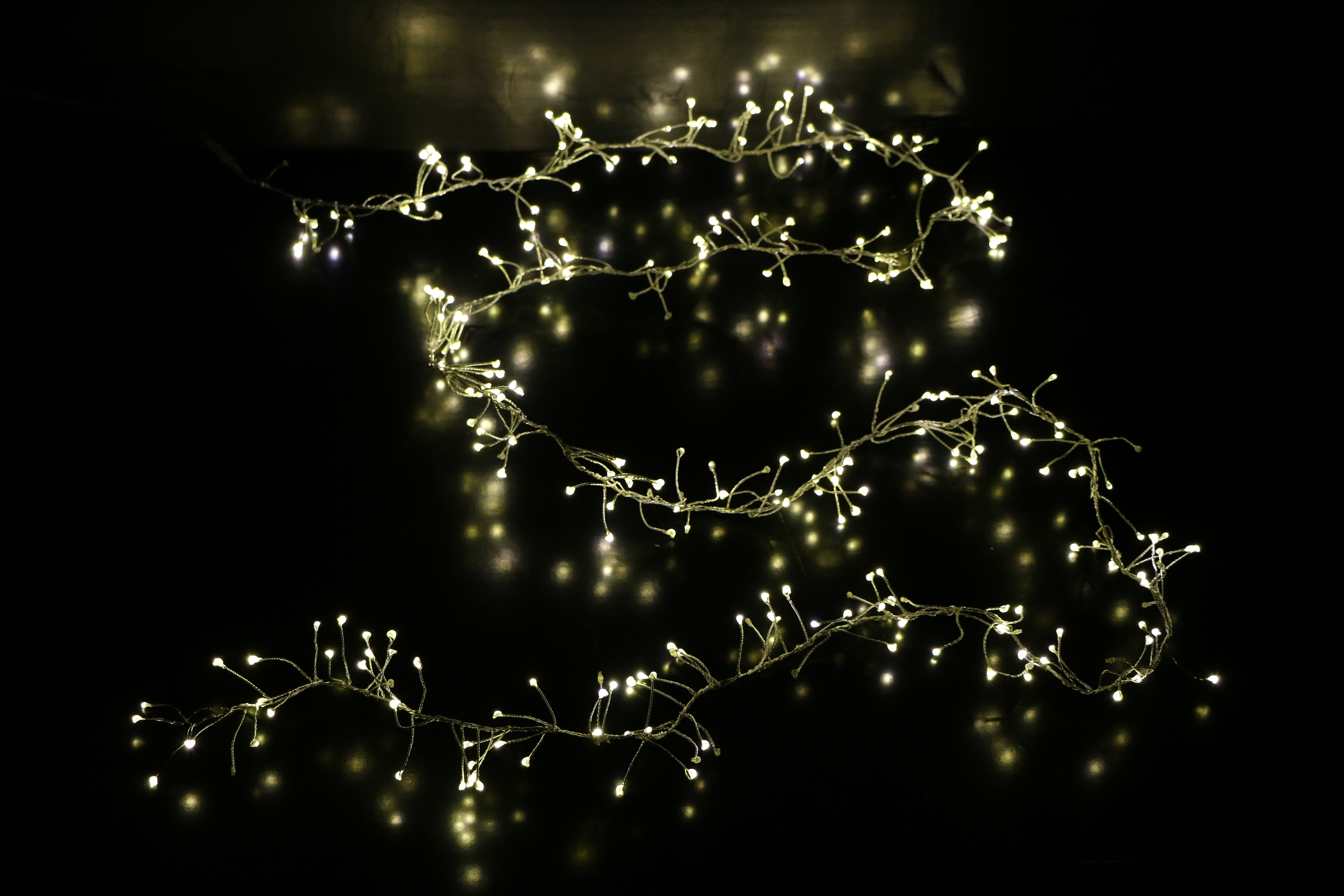 GIOCOPLAST NATALE - CLUSTER SU FILO DI RAME CON 300 GOCCE DI LED BIANCO CALDO (TRIPLO LED), 2 MT., GIOCHI DI LUCE AUTOMATICI, CON TRASF. IP20