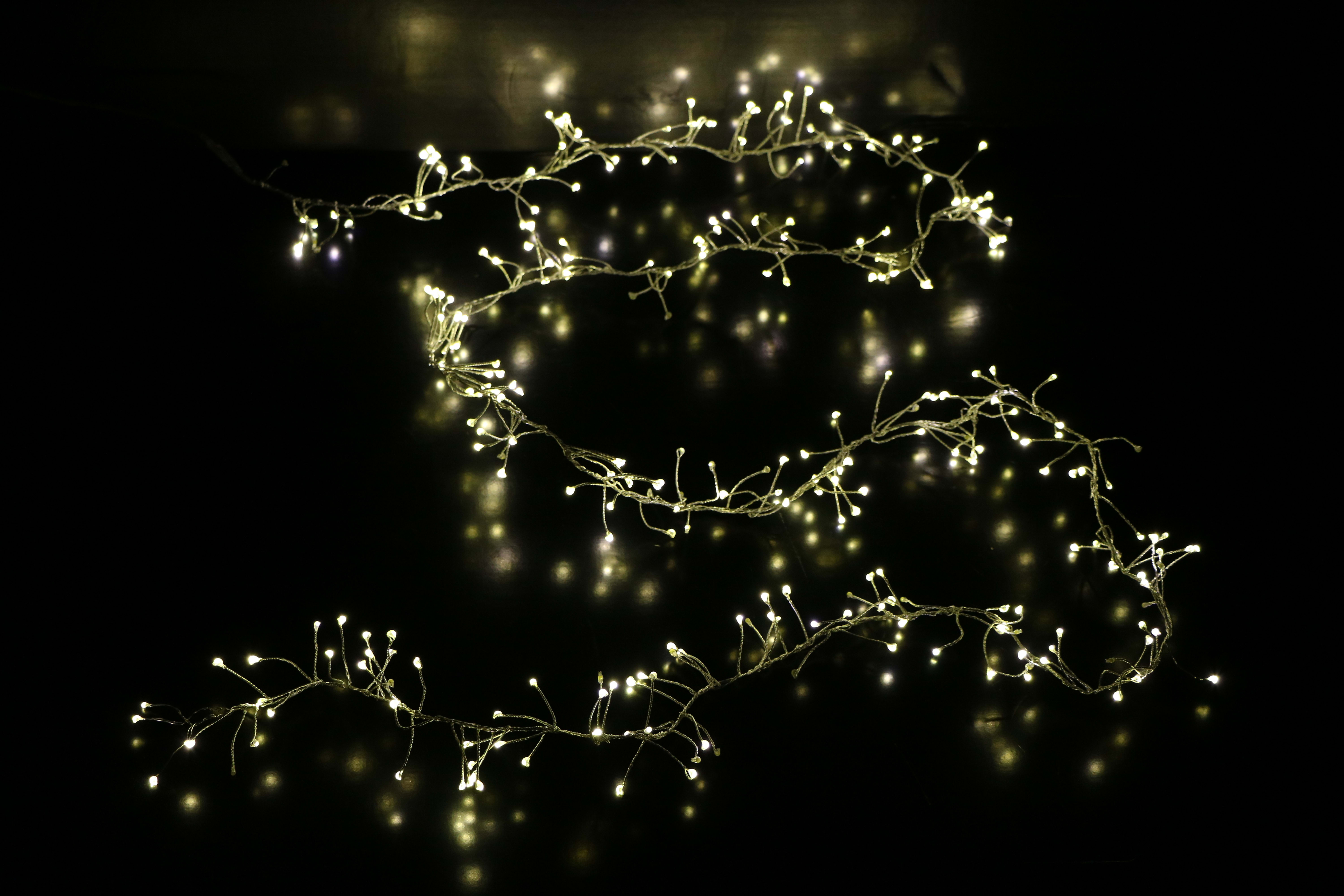 GIOCOPLAST NATALE - CLUSTER SU FILO DI RAME CON 300 GOCCE DI LED BIANCO CALDO (TRIPLO LED), 2 MT., GIOCHI DI LUCE AUTOMATICI, CON TRASF. IP20
