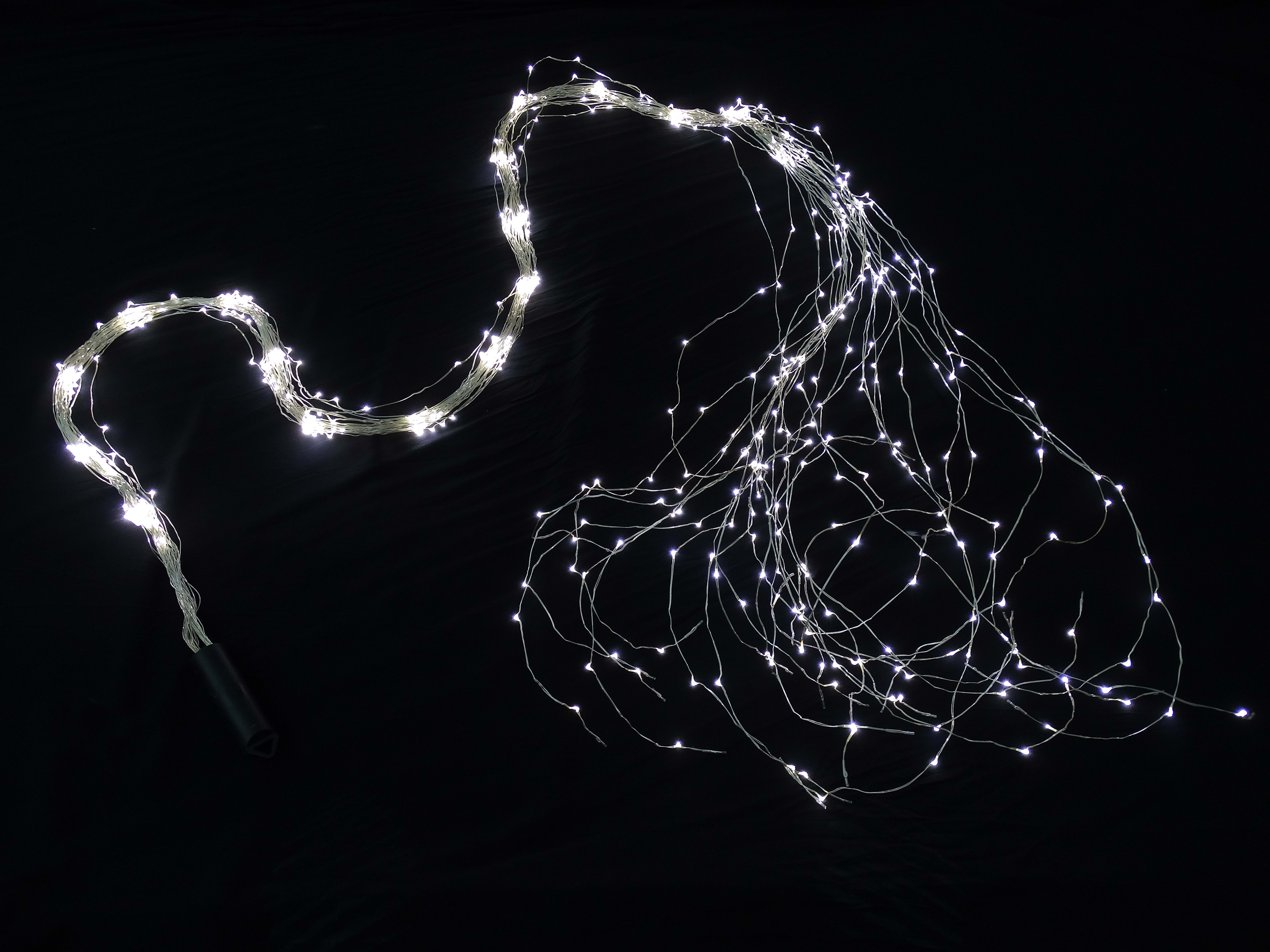 GIOCOPLAST NATALE - CASCATA 480 GOCCE DI LED BIANCHI SU FILO DI RAME, 3 MT, CON GIOCHI LUCE E TIMER, CON TRASF. IP44