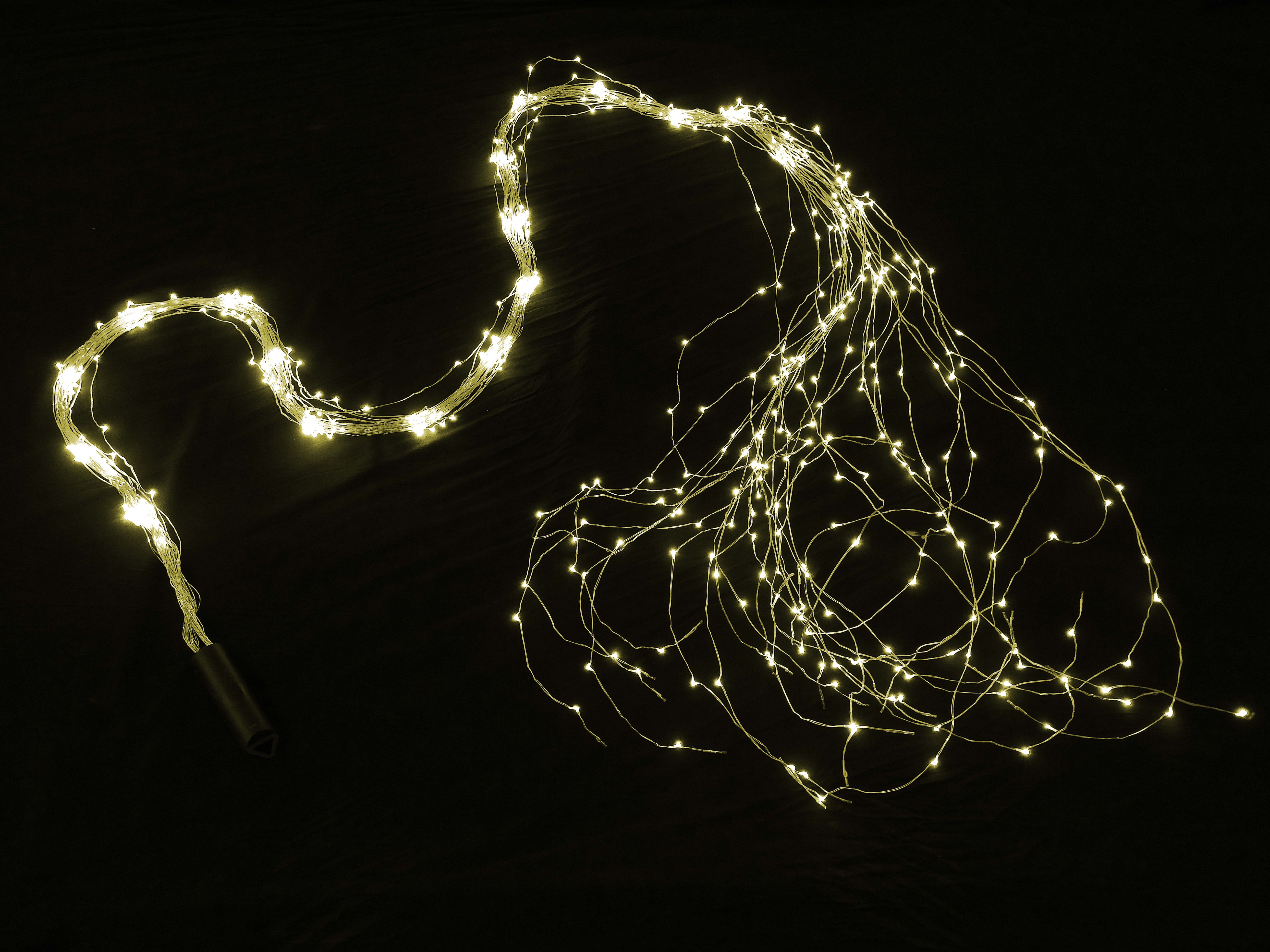 GIOCOPLAST NATALE - CASCATA 480 GOCCE DI LED BIANCO CALDO SU FILO DI RAME, 3 MT, CON GIOCHI LUCE E TIMER,CON TRASF. IP44