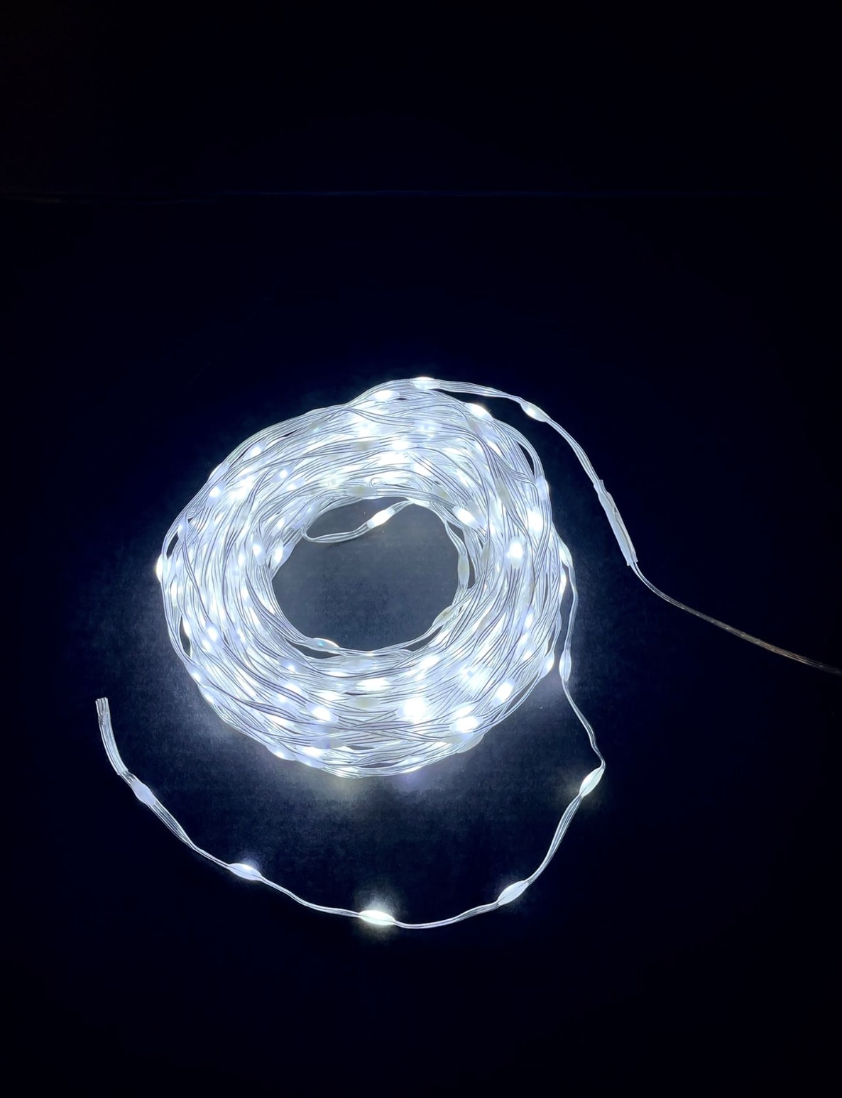 GIOCOPLAST NATALE - 200 MAXI GOCCE DI LED BIANCHI MODELLABILI, 10 M, CAVO TRASP., CON GIOCHI LUCE E TIMER, CON TRASF. IP44