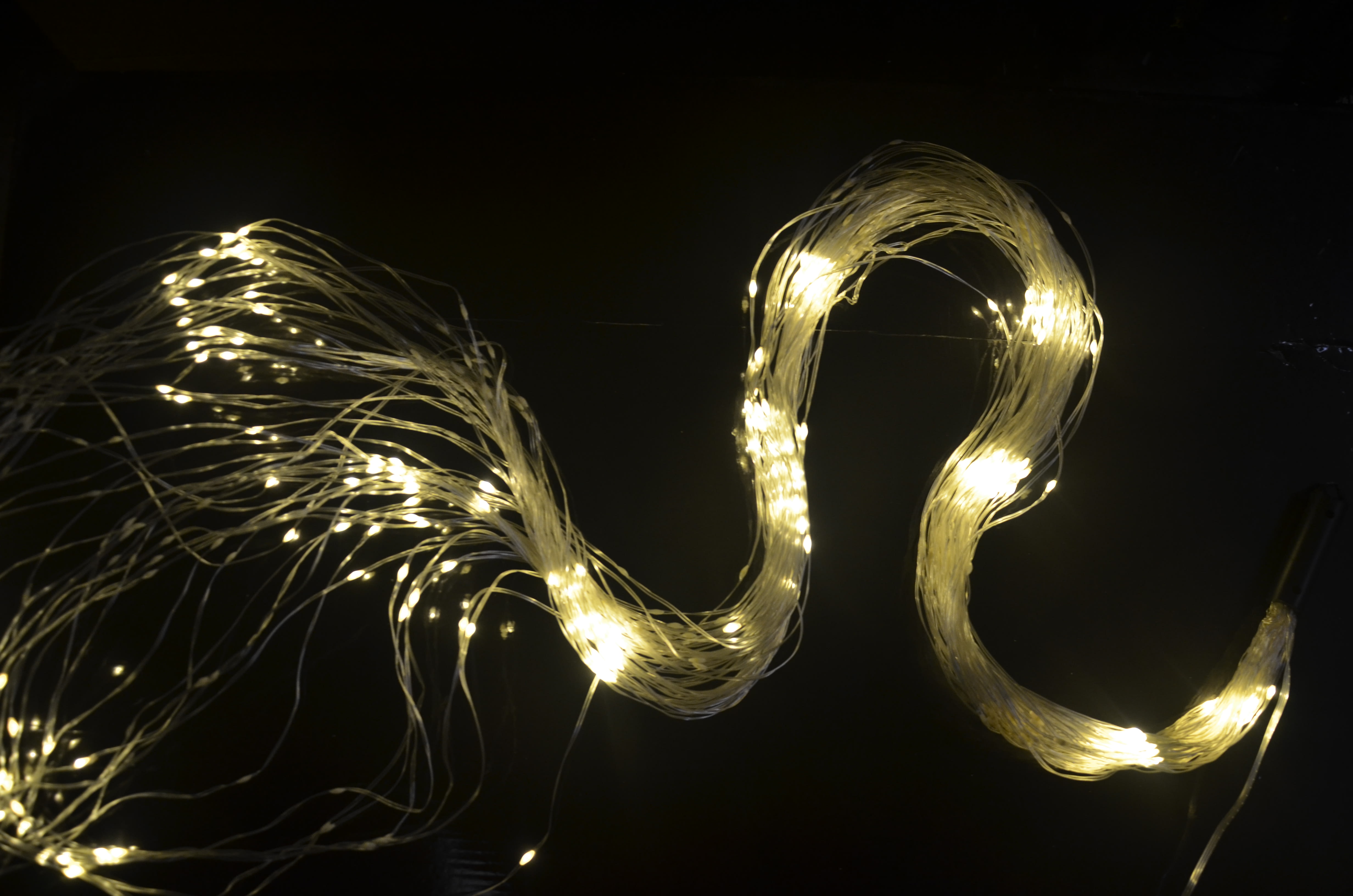 GIOCOPLAST NATALE - CASCATA 200 MAXI GOCCE DI LED BIANCO CALDO, 2 MT, CAVO TRASP., CON GIOCHI LUCE E TIMER, CON TRASF. IP44