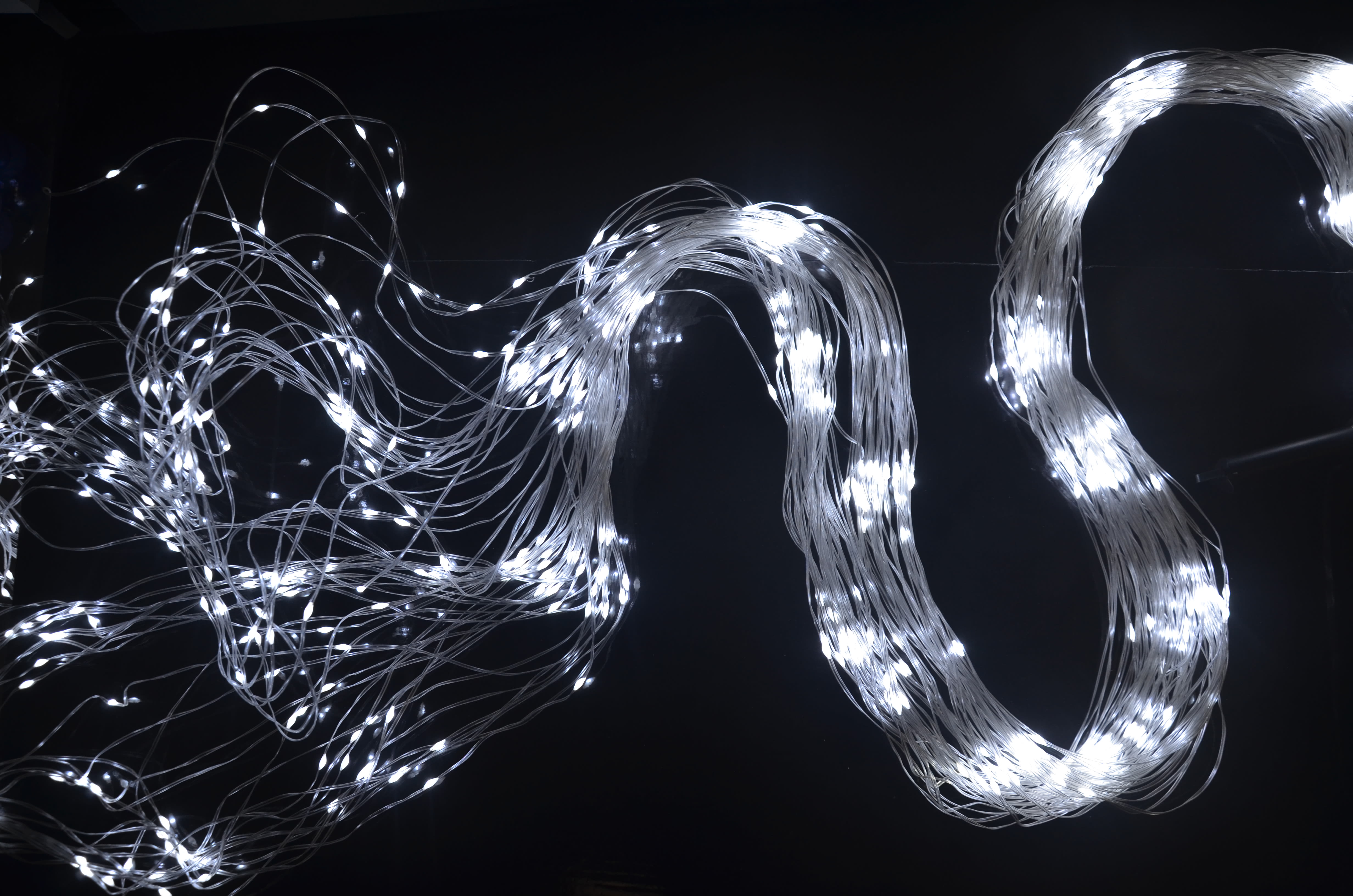 GIOCOPLAST NATALE - CASCATA 700 MAXI GOCCE DI LED BIANCHI, 2,5 MT, CAVO TRASP., CON GIOCHI LUCE E TIMER, CON TRASF. IP44