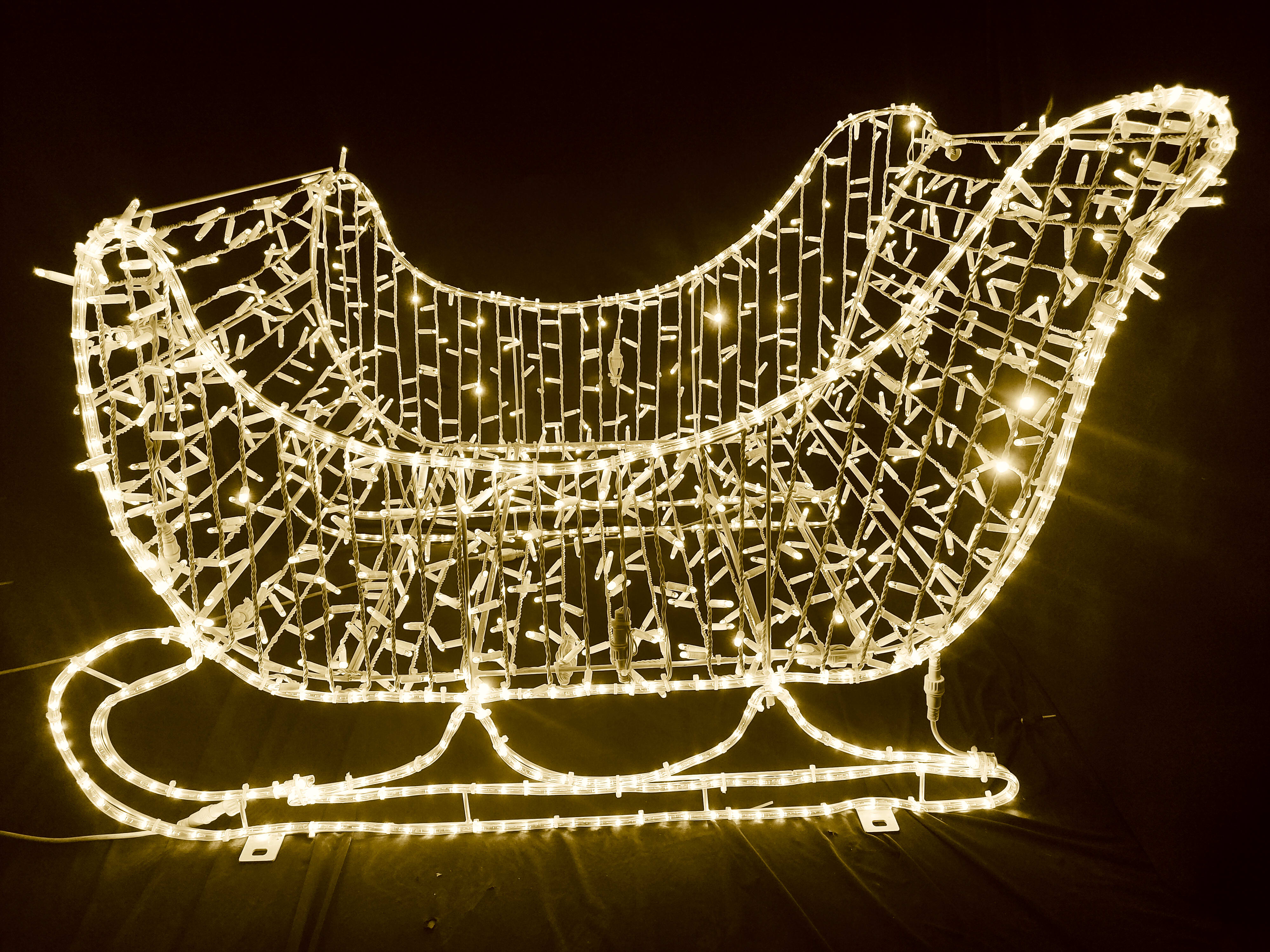 GIOCOPLAST NATALE - SLITTA BIANCO CALDO H.80 X 120 X 80 CM, CON TUBO LED E LUCCIOLONE 220-240V, USO EST