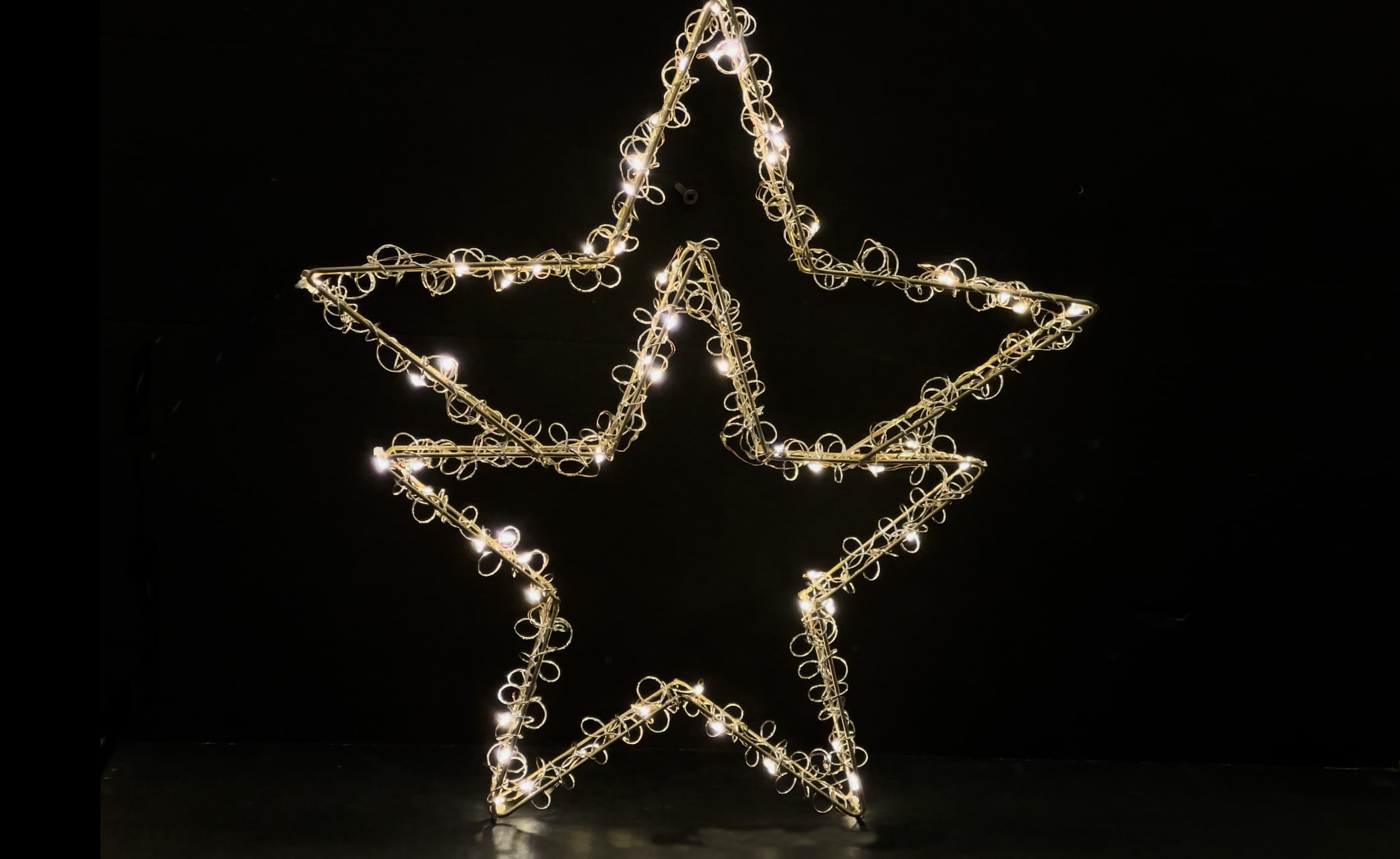 GIOCOPLAST NATALE - DOPPIA STELLA CON GOCCE DI LED FULL FLASH BIANCO CALDO 42X38CM, CON TRASF. IP44, USO EST./INT.