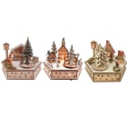 GIOCOPLAST NATALE - PIAZZETTA ESAGONALE ''WOOD & CHARM'' CON LUCI, CARILLON E MOVIMENTO, A BATTERIE, 16X18X17CM , 3 SOGG. ASS.