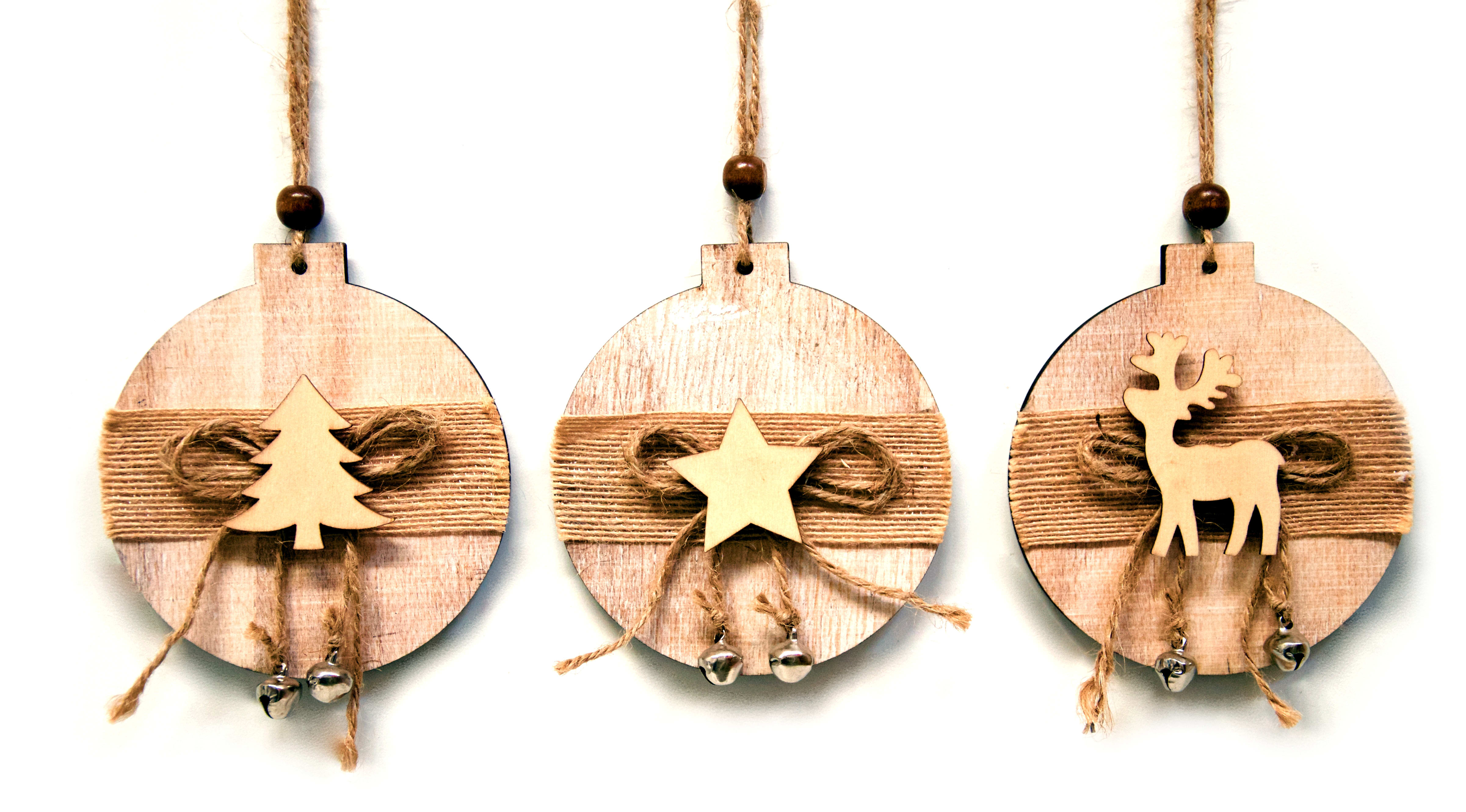 GIOCOPLAST NATALE - ADDOBBO LEGNO TONDO DECORATO RILIEVO CM 10 - 3 MOD ASS