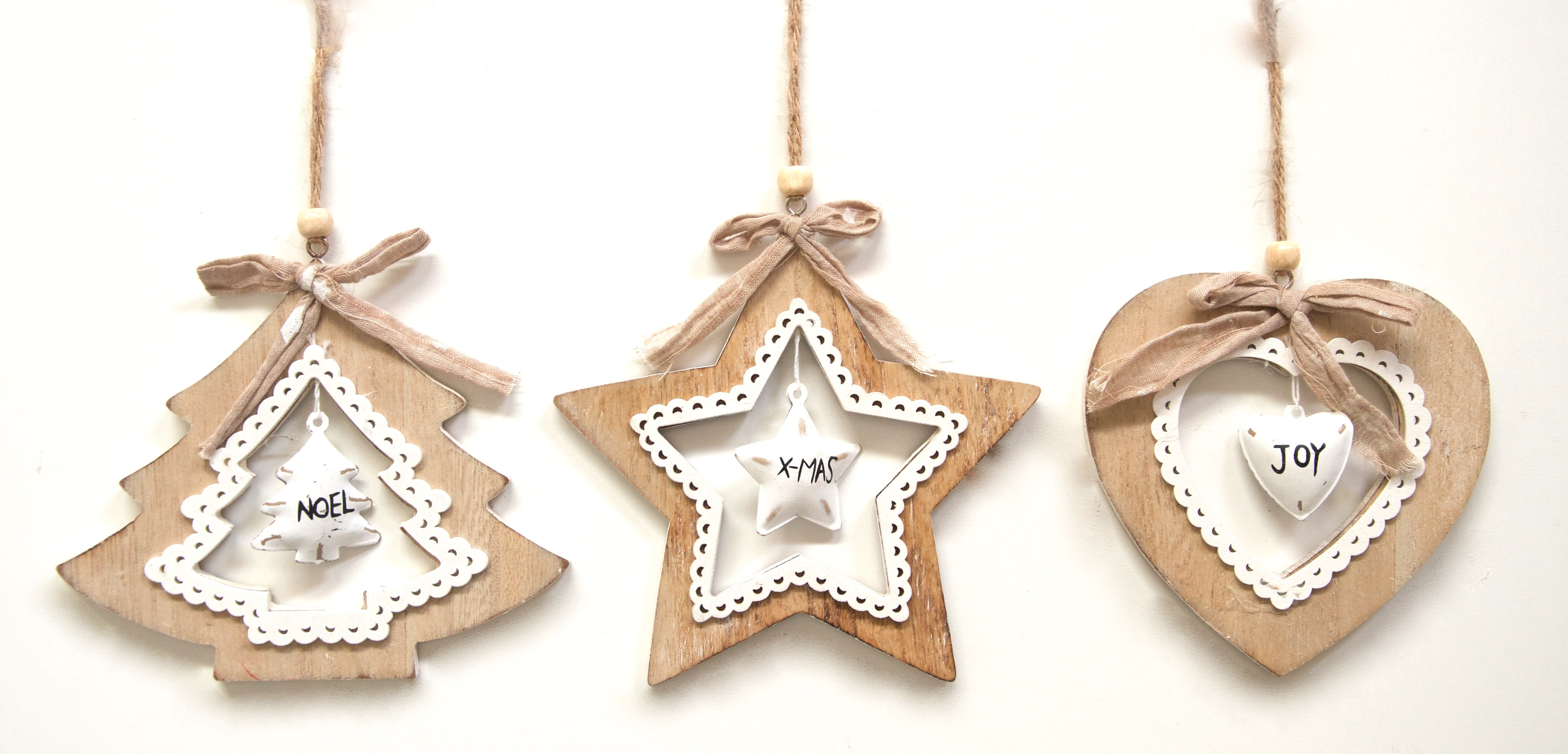 GIOCOPLAST NATALE - ADDOBBO LEGNO NATURA CON PENDENTE METALLO BIANCO, CM 9 - 3 ASS