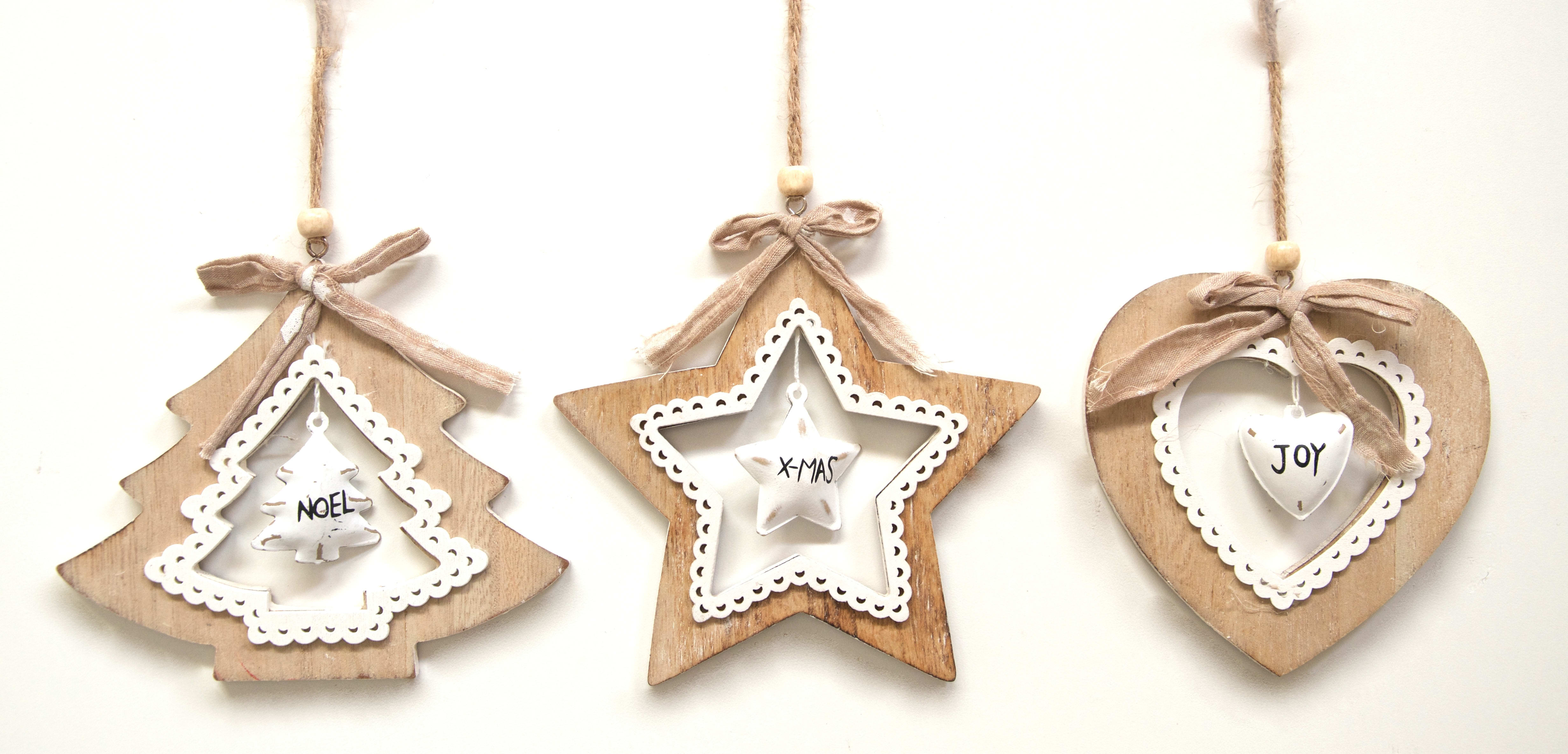 GIOCOPLAST NATALE - ADDOBBO LEGNO NATURA CON PENDENTE METALLO BIANCO, CM 9 - 3 ASS