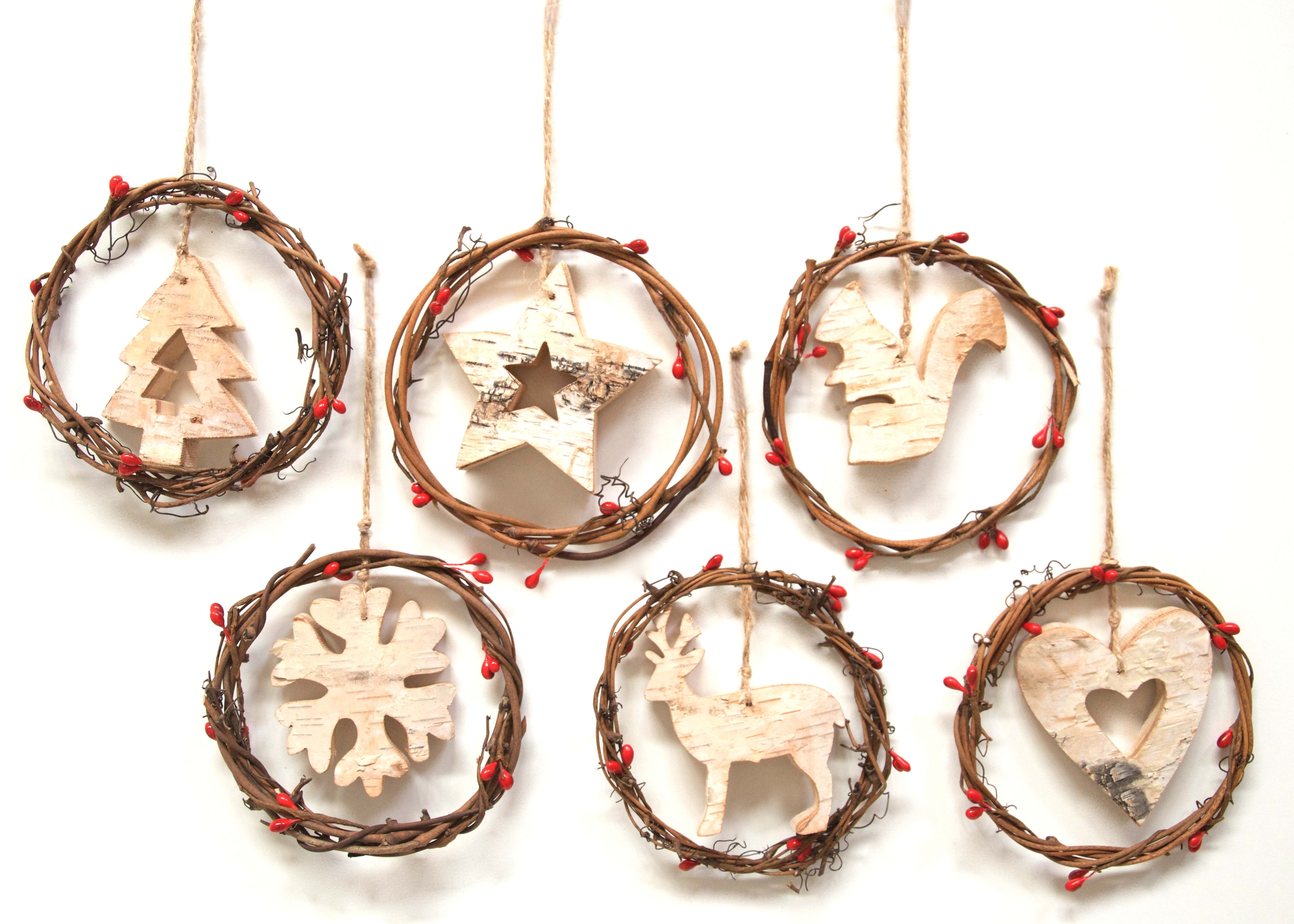 GIOCOPLAST NATALE - CORONCINA INTRECCIATA DECORO LEGNO SBIANCATO 6 ASS.