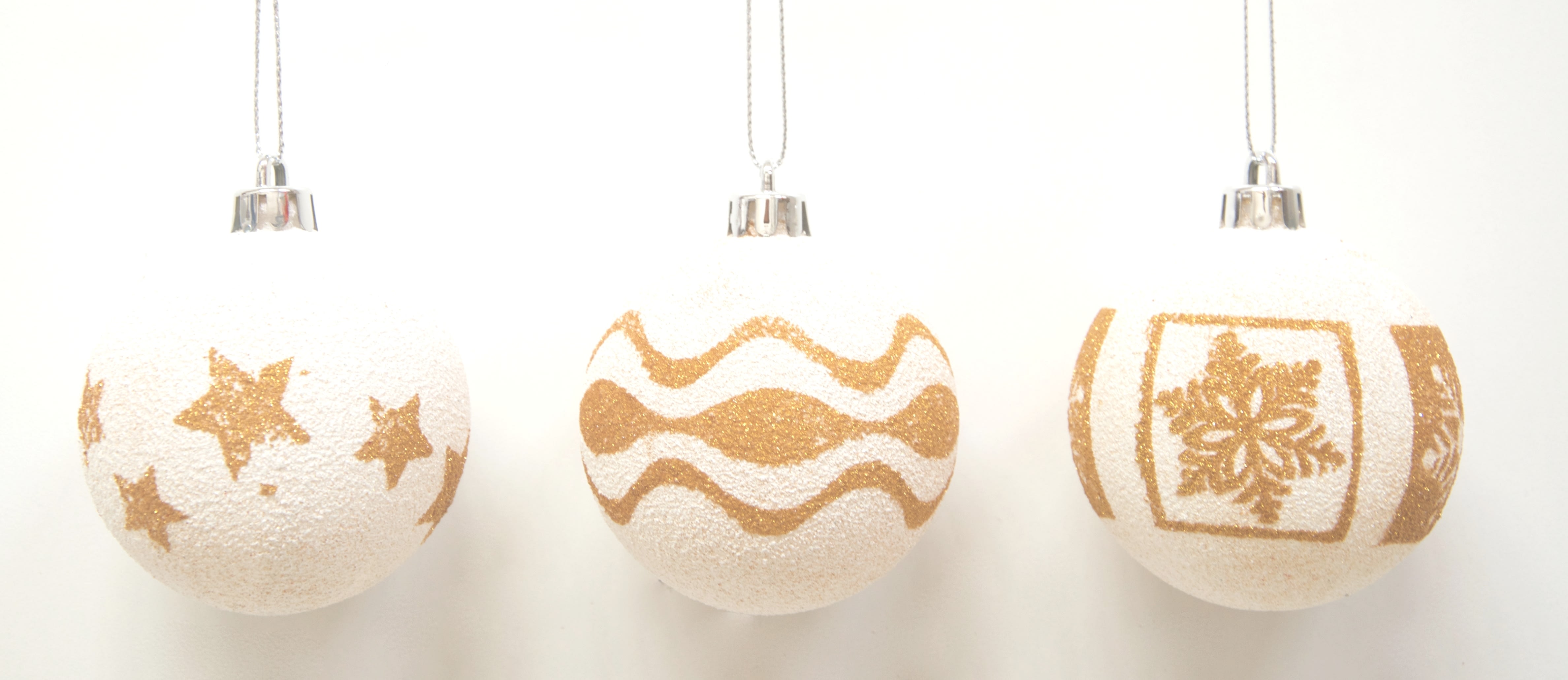 GIOCOPLAST NATALE - SFERA PLASTICA D. 70 DECORATA BIANCO/ORO IN DISPLAY DA 20 PZ