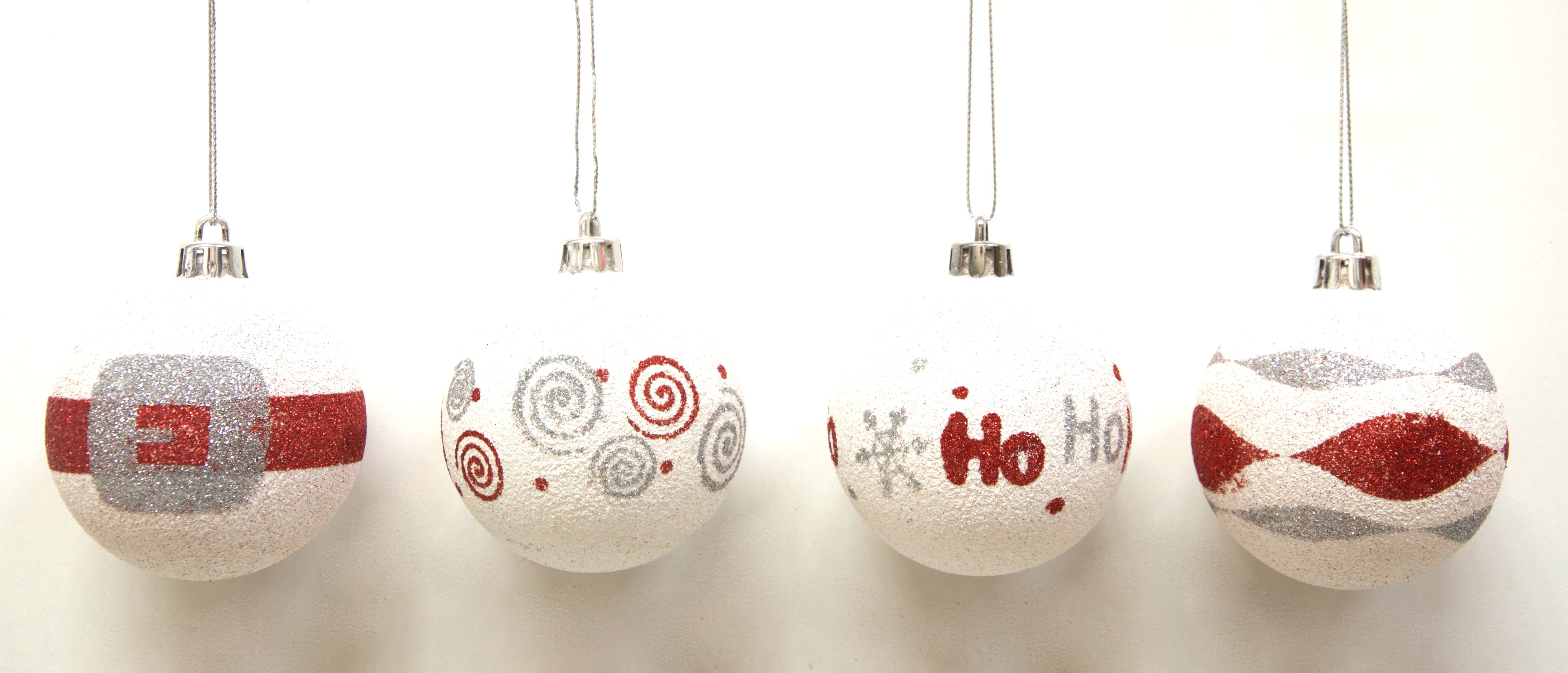 GIOCOPLAST NATALE - SFERA PLASTICA D. 70 DECORATA BIANCO/ROSSO/ARGENTO IN DISPLAY DA 20 PZ