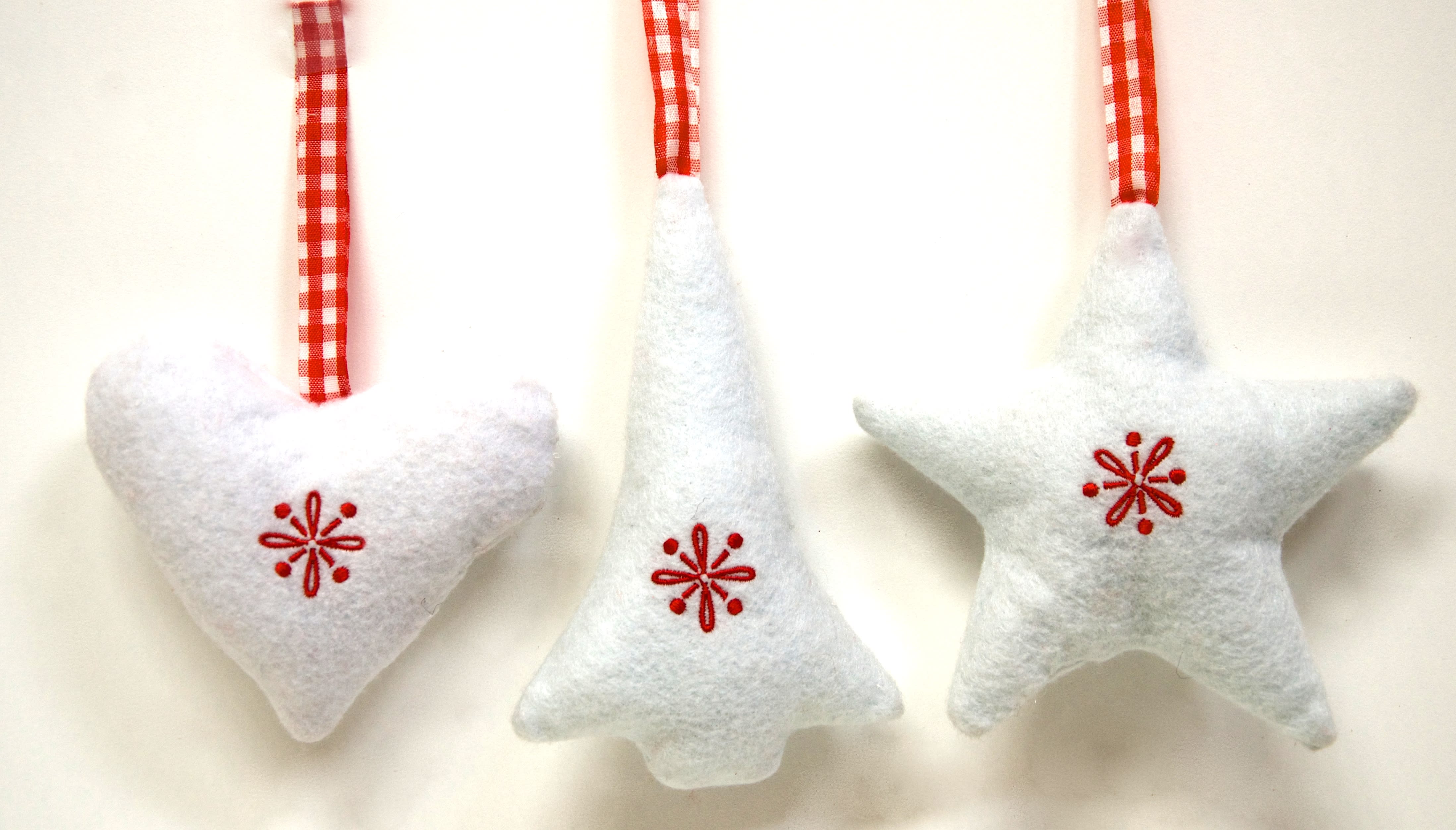 GIOCOPLAST NATALE - ADDOBBO STOFFA BIANCO, 3 ASS 11 CM