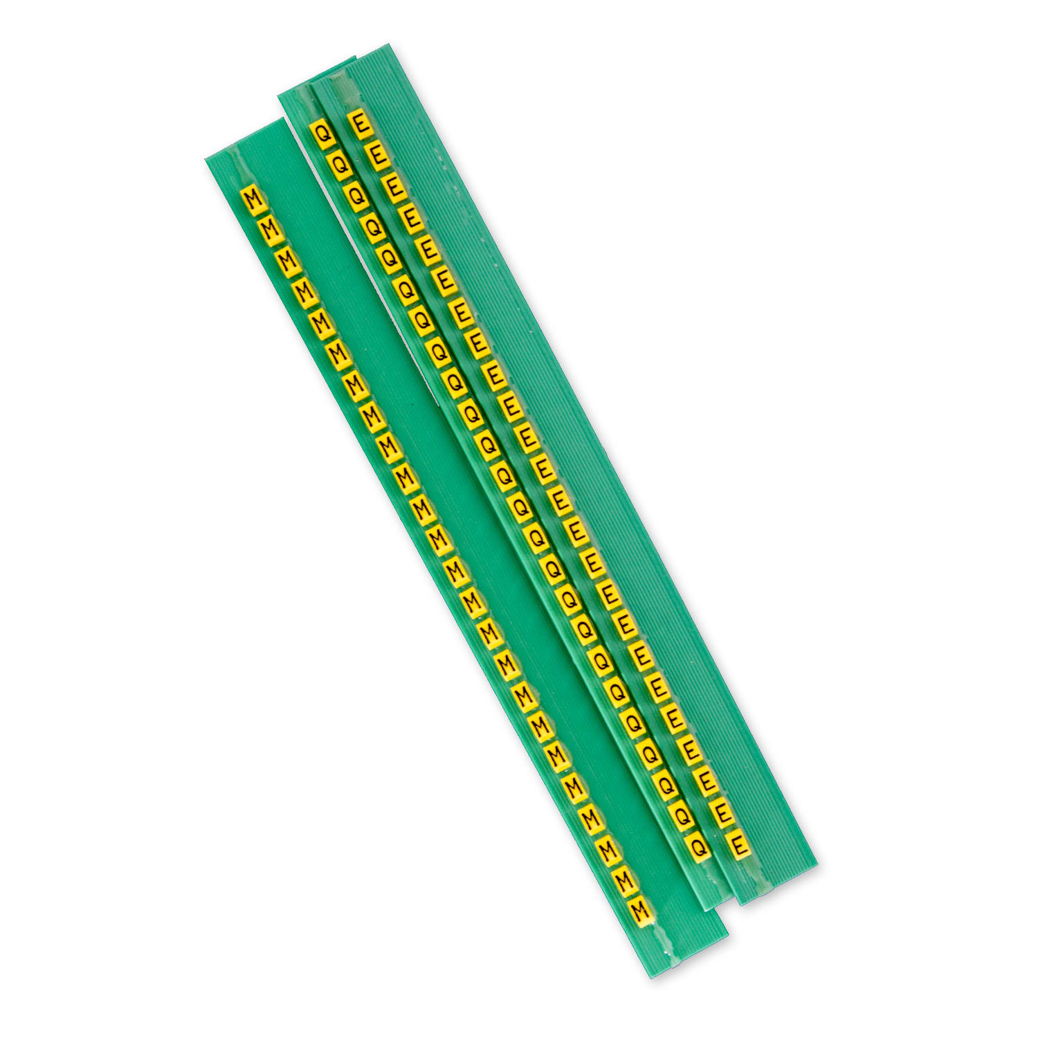 GRAFOPLAST - Stecche Medie 2,3 mm simbolo "+" Stampa Nera su Fondo Giallo - 50 stecche.  La stecca è composta da 24 elementi identici premarcati ( numeri, lettere, simboli). Confezione da 50 stecche, totale 1200 elementi