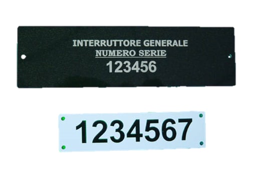GRAFOPLAST - Targa forata in PMMA 190x29 mm Nero/Bianco - confezione da 12 pezzi