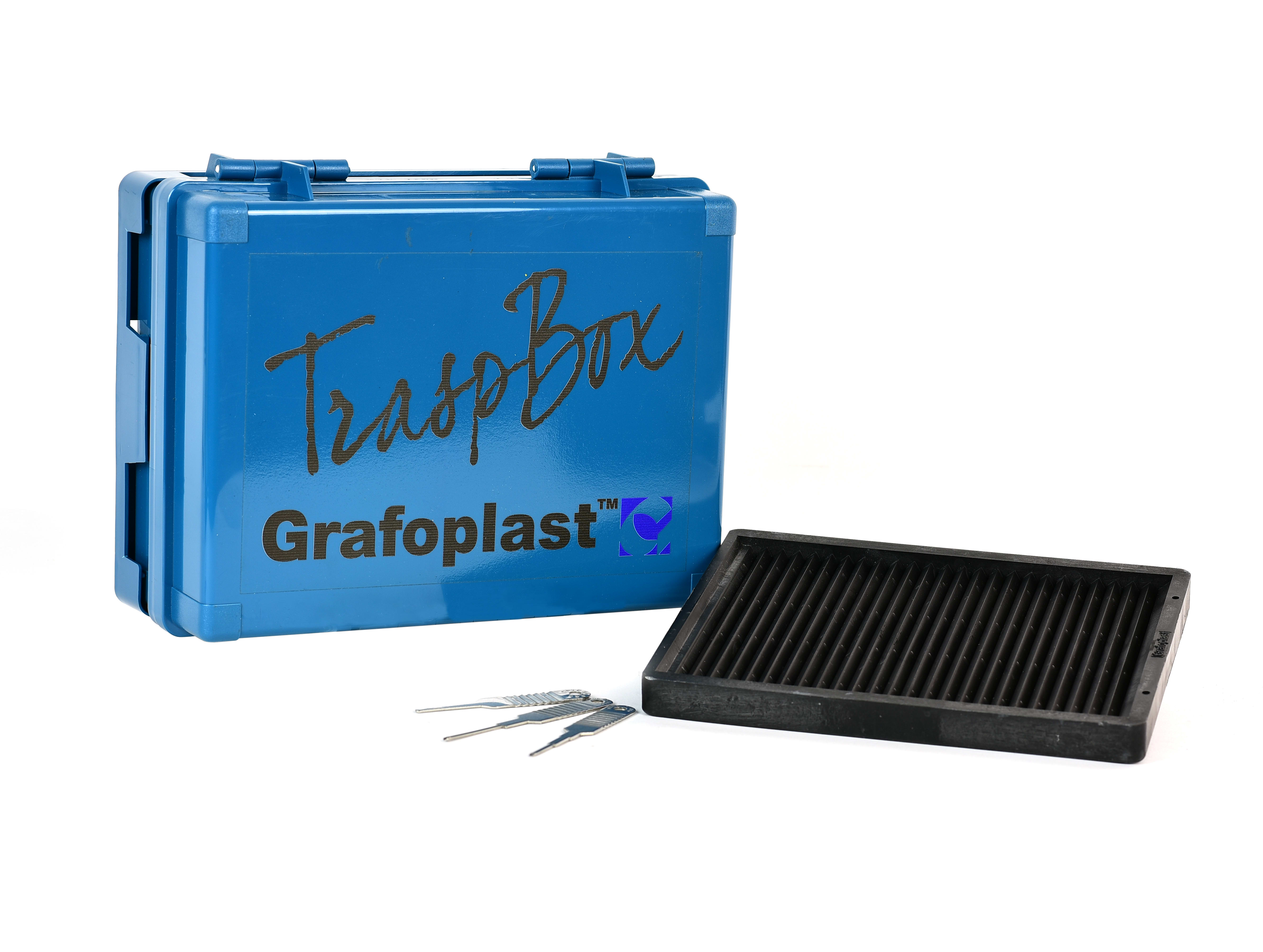 GRAFOPLAST - Trasp Box contenente 2 linguette di metallo, 1 uncino, 1 cartelliera, 1 valigetta
