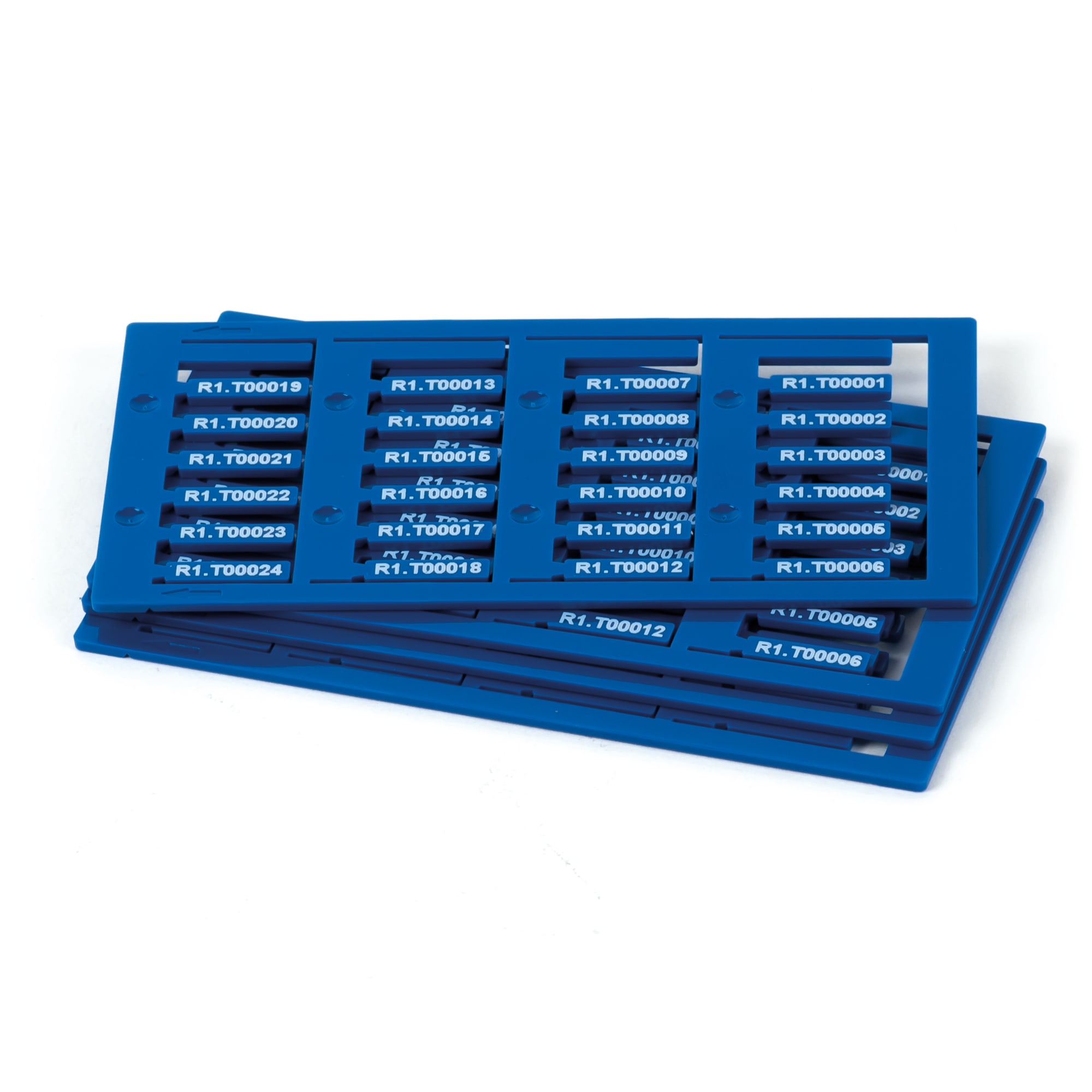 GRAFOPLAST - Tessera rigida per cavi Blu 18x4 mm - confezione master carton da 1800 pezzi. La tessera si applica con facilitè nei tubetti per identificare i singoli cavi. Stampabile con sistema a trasferimento termico EVOMAX