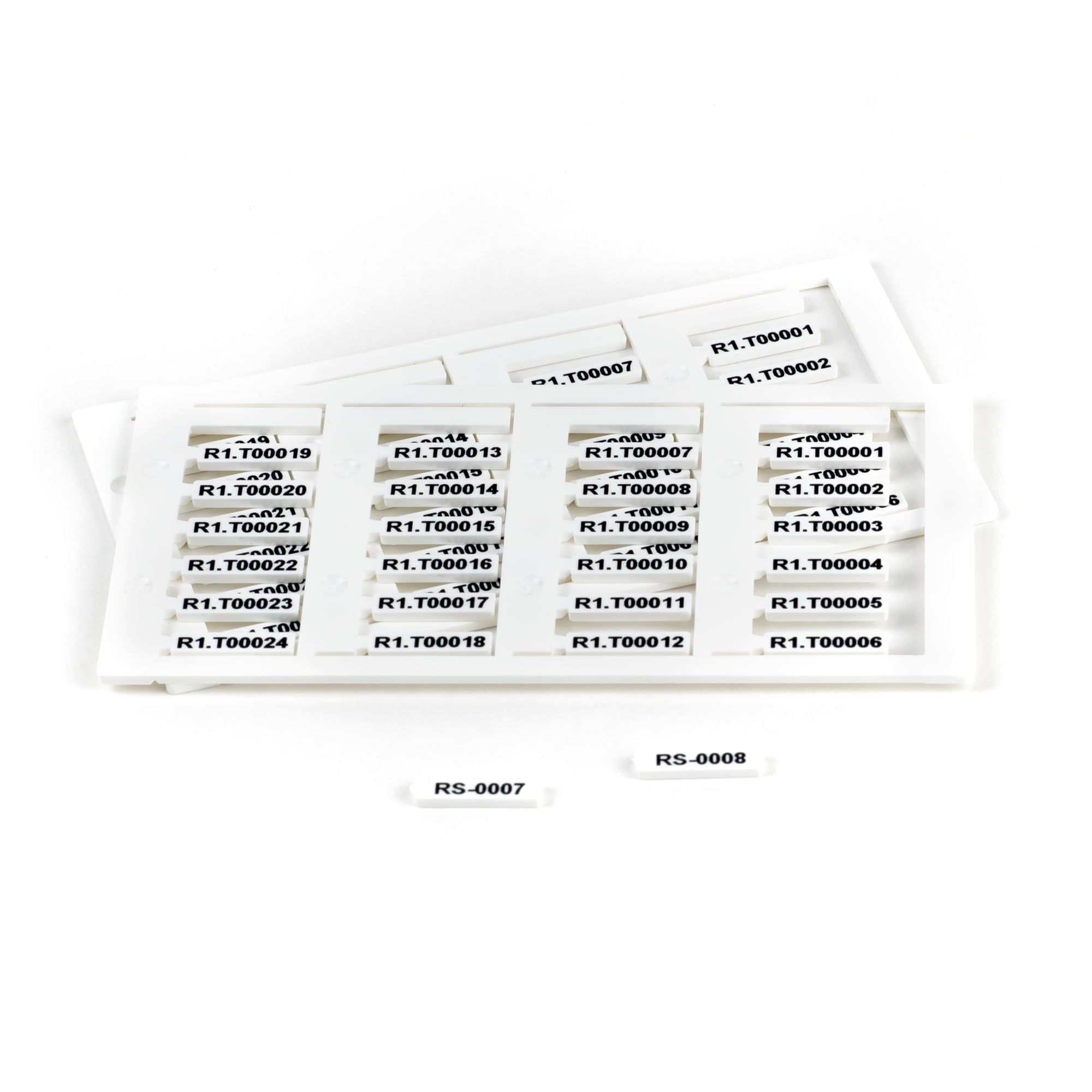 GRAFOPLAST - Tessera rigida per Cavi LUX Bianco 15x4 mm - confezione master carton da 2400 pezzi. La tessera si applica con facilitè nei tubetti per identificare i singoli cavi. Stampabile consistema a trasferimento termico EVOMAX SI2K02W/15NMC