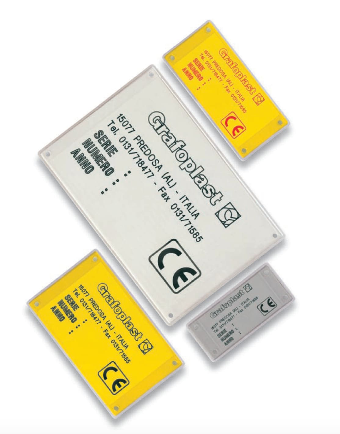 GRAFOPLAST - Targa con Fori 150 x 100 mm Grigio - confezione master carton da 44 pezzi. La targa è particolarmente adatta per l'identificazione del quadro. Si applica tramite i rivetti e puèessere protetta dai vetrini della serie SIT0V*.