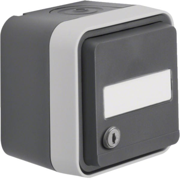 HAGER BOCCHIOTTI - Presa SCHUKO parete + coperchio + serr. chiave x prot. + portaetich. W.1 grigio