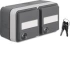 HAGER BOCCHIOTTI - Presa SCHUKO doppia coperchio + serrat. chiavi opposte + portaetich. W1. grigio