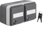 HAGER BOCCHIOTTI - Presa SCHUKO doppia coperchio + serrat. chiavi opposte + portaetich. W1. grigio