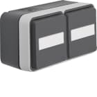 HAGER BOCCHIOTTI - Presa SCHUKO doppia + coperch. alta protez + portaetich. orizz. Serie W.1 grigio