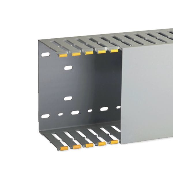 HAGER BOCCHIOTTI - Canaletta con coestruso morbido modulo 20 feritoia 8 grigio T1-N 150x100 G B00836