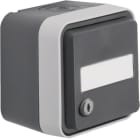 HAGER BOCCHIOTTI - Presa SCHUKO parete + coperchio + serr. chiave x prot. + portaetich. W.1 grigio