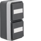 HAGER BOCCHIOTTI - Presa SCHUKO doppia + coperch. alta protez. + portaetich. vert. Serie W.1 grigio 7341703535