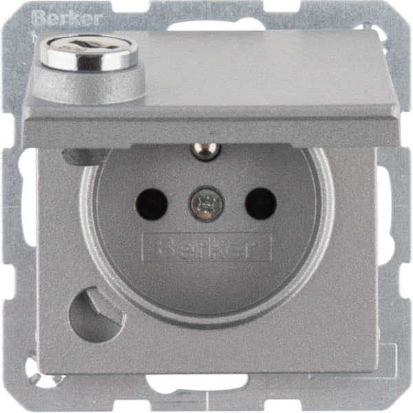 HAGER BOCCHIOTTI - Presa con spinotto di terra e coperchio con chiave opposte Q.1/Q.3 allum. vellut