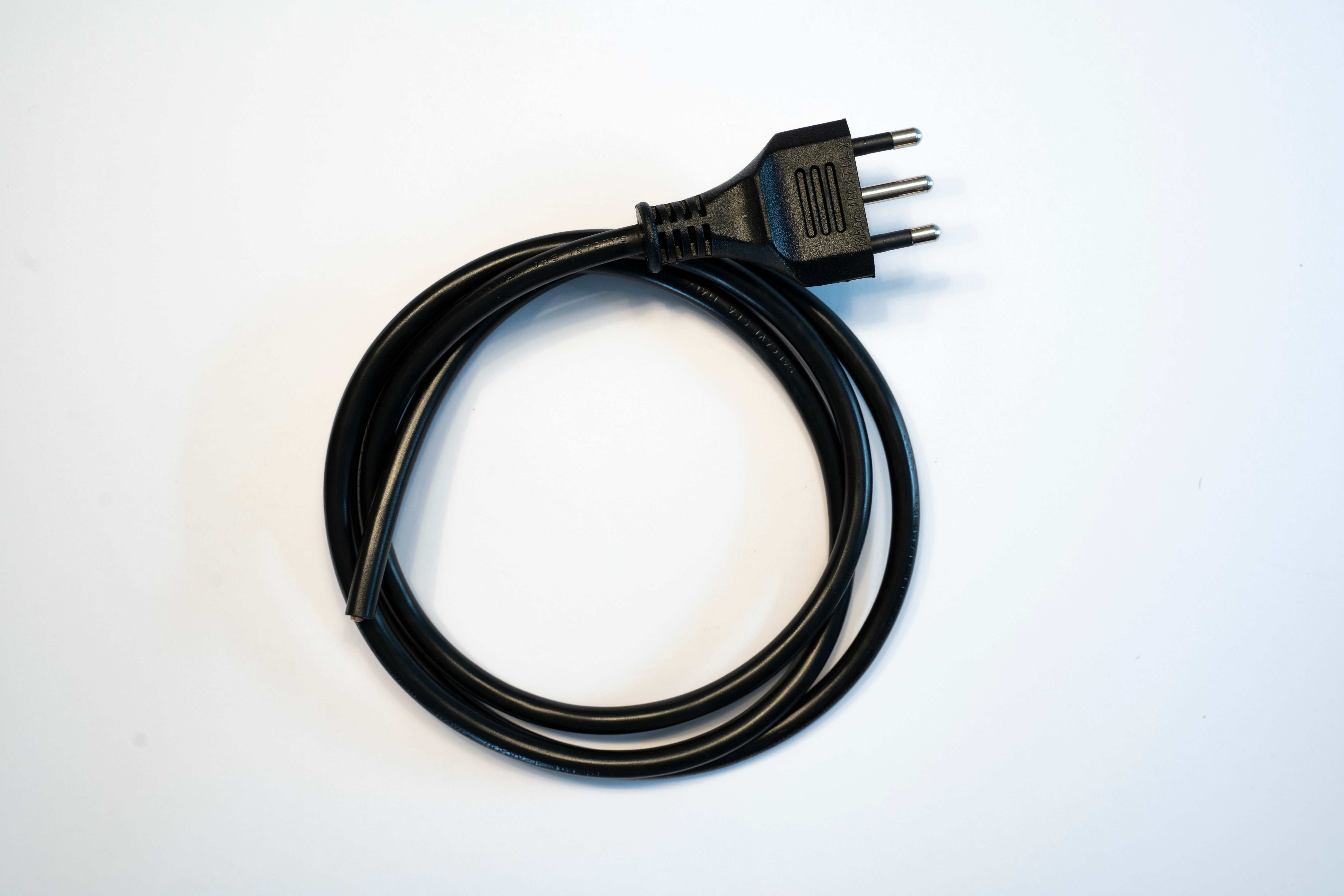 LE PROLUNGHE - Prolunghe elettriche 3 prese 1 metro 5 senza spina 16A nero.