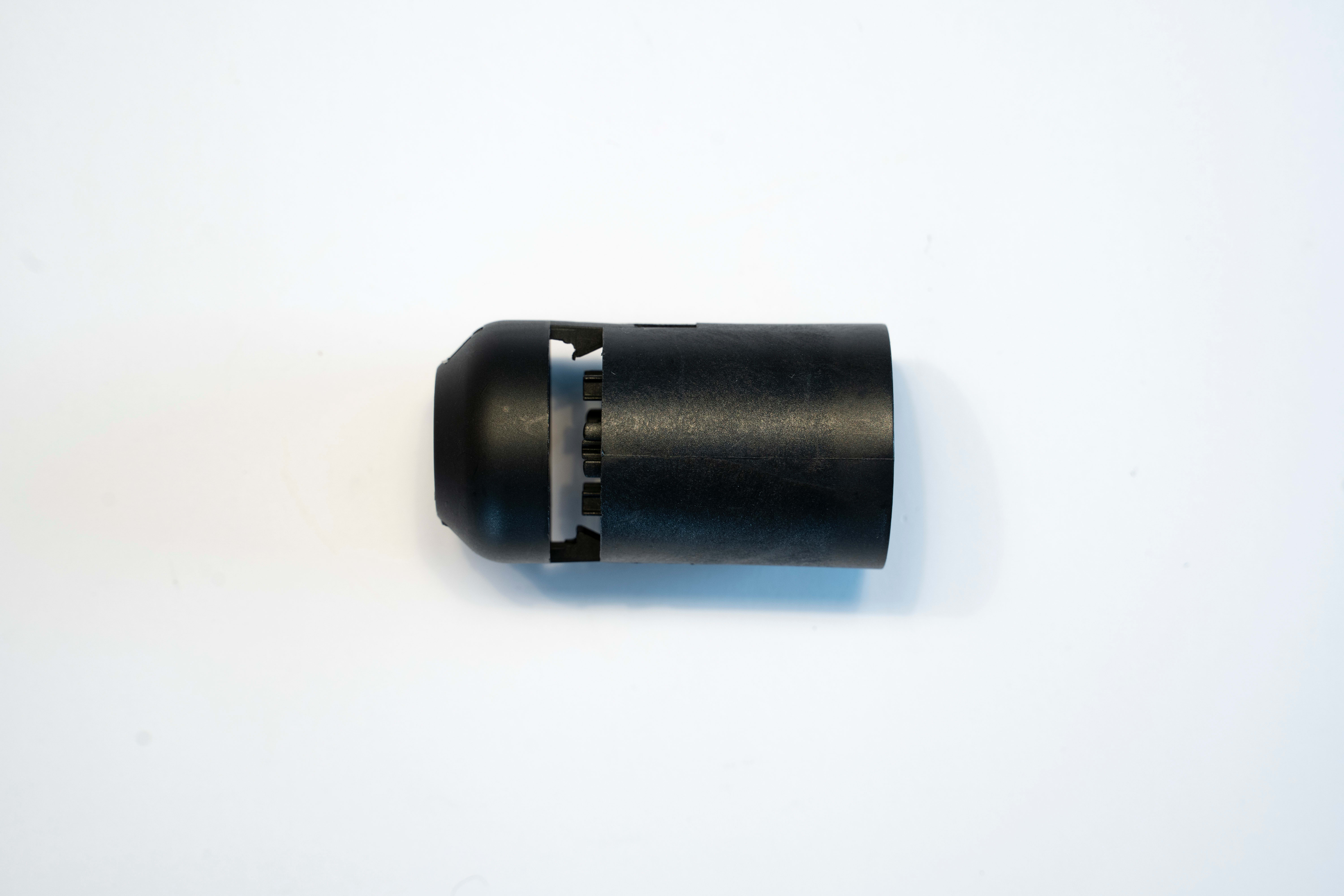 LE PROLUNGHE - Portalamp con attacco E27 e cappuccio liscio incluso.