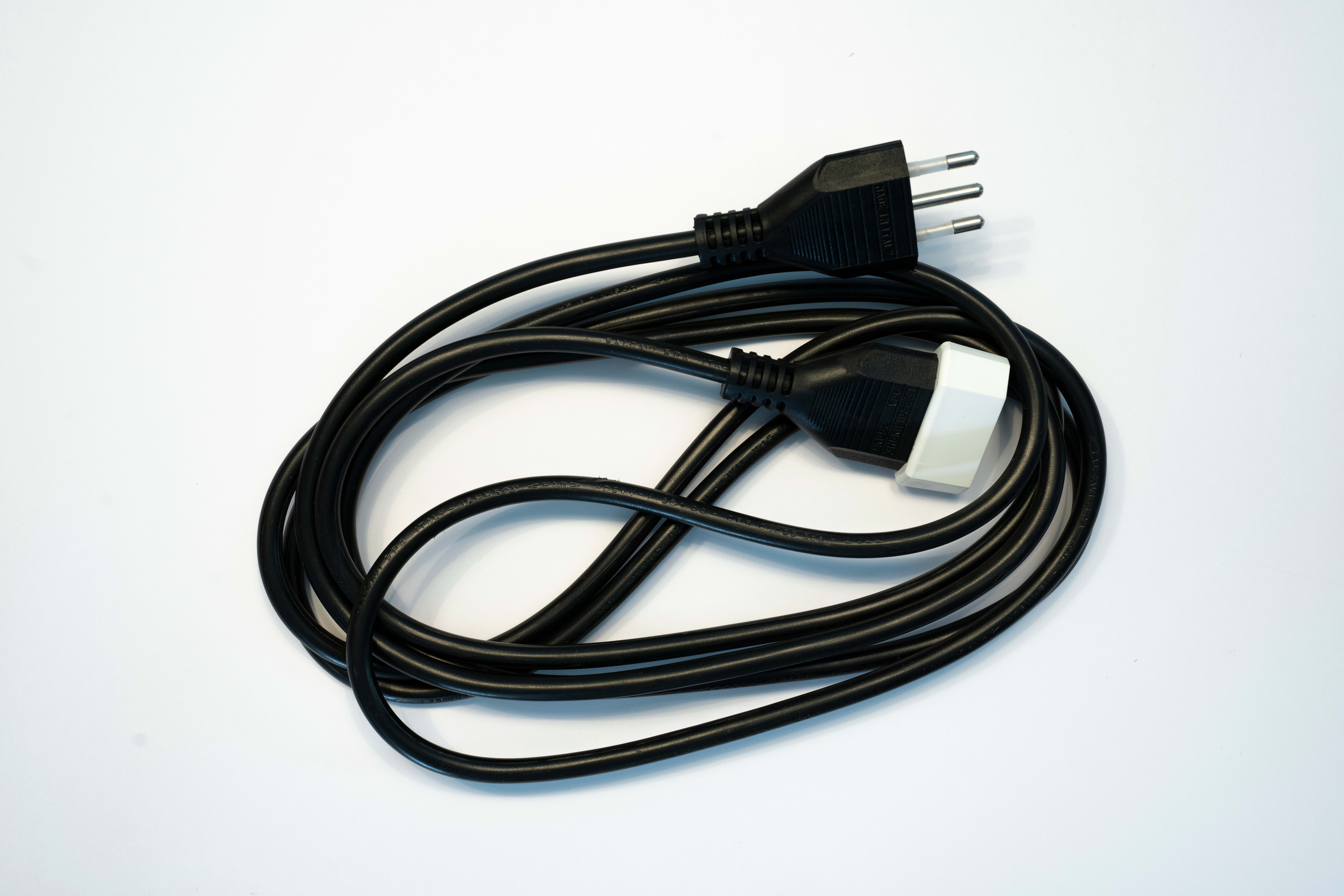 LE PROLUNGHE - Prolunga Lineare 3G0.75 Spina/Presa 10A Lunghezza 2 Metri Nero.